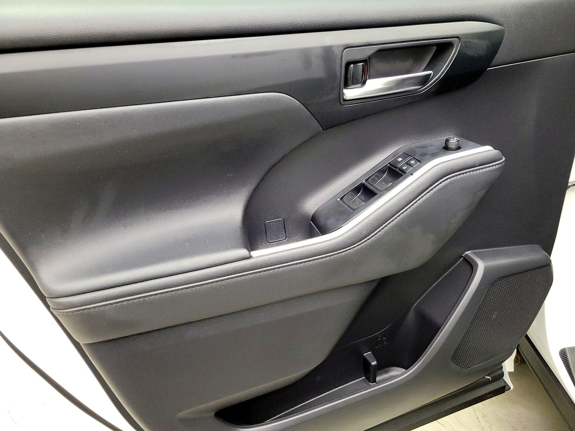 Thumbnail: 2020 Toyota Highlander - 12