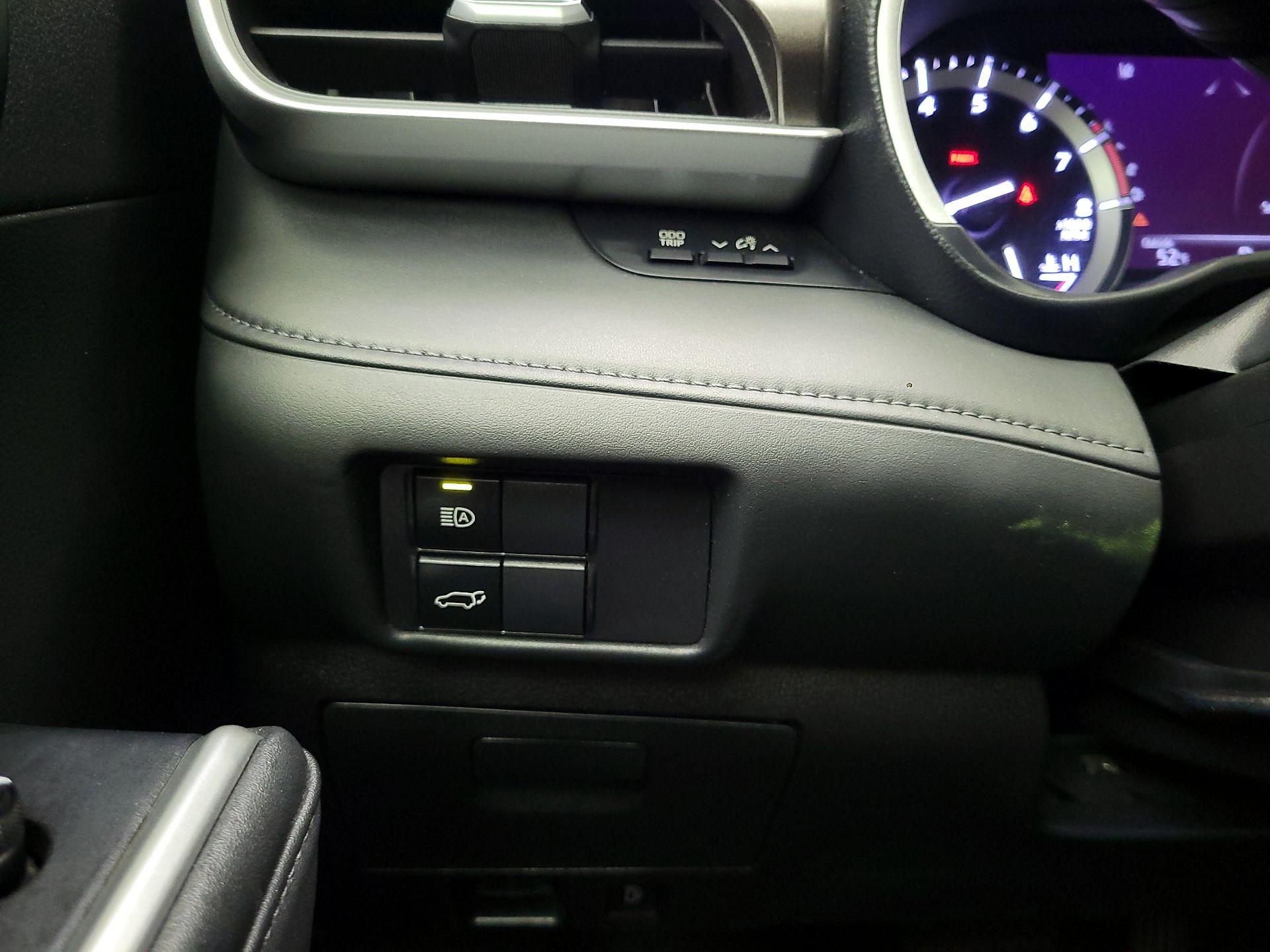 Thumbnail: 2020 Toyota Highlander - 13