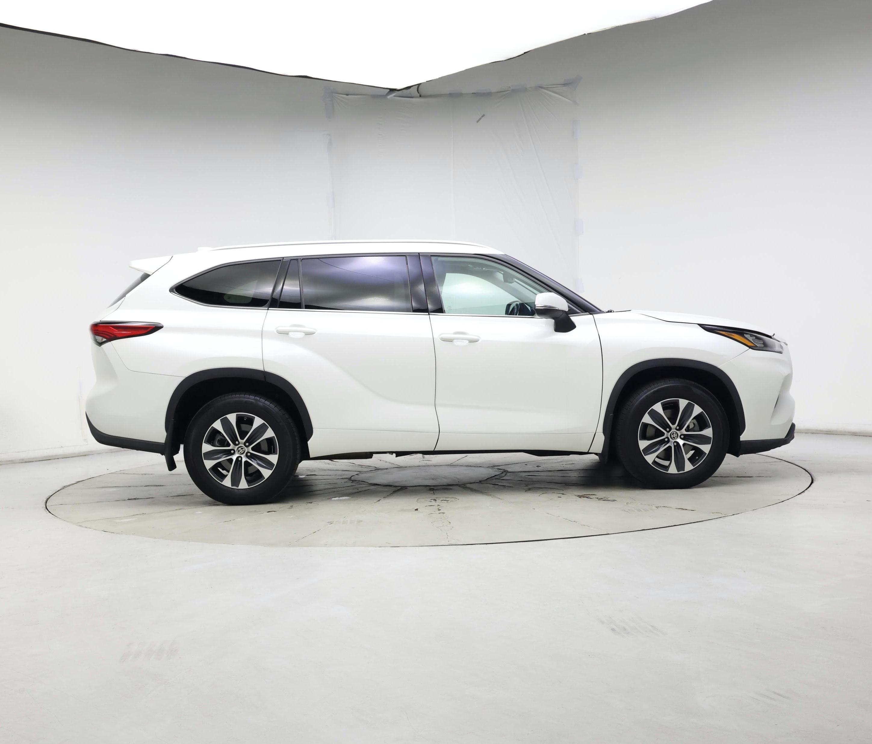 Thumbnail: 2020 Toyota Highlander - 7