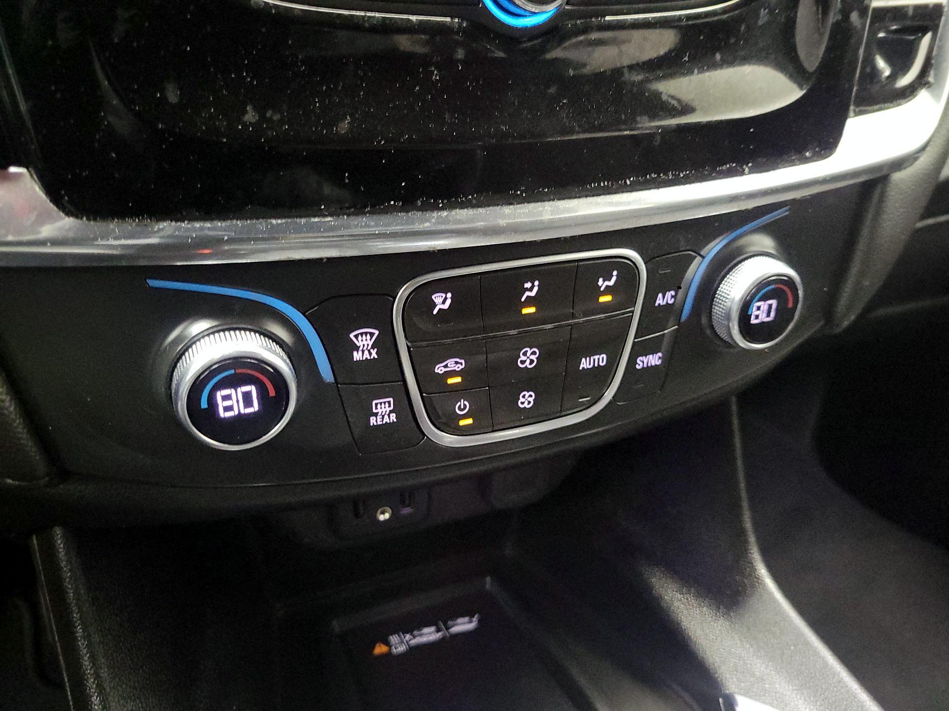 Thumbnail: 2023 Chevrolet Traverse - 16