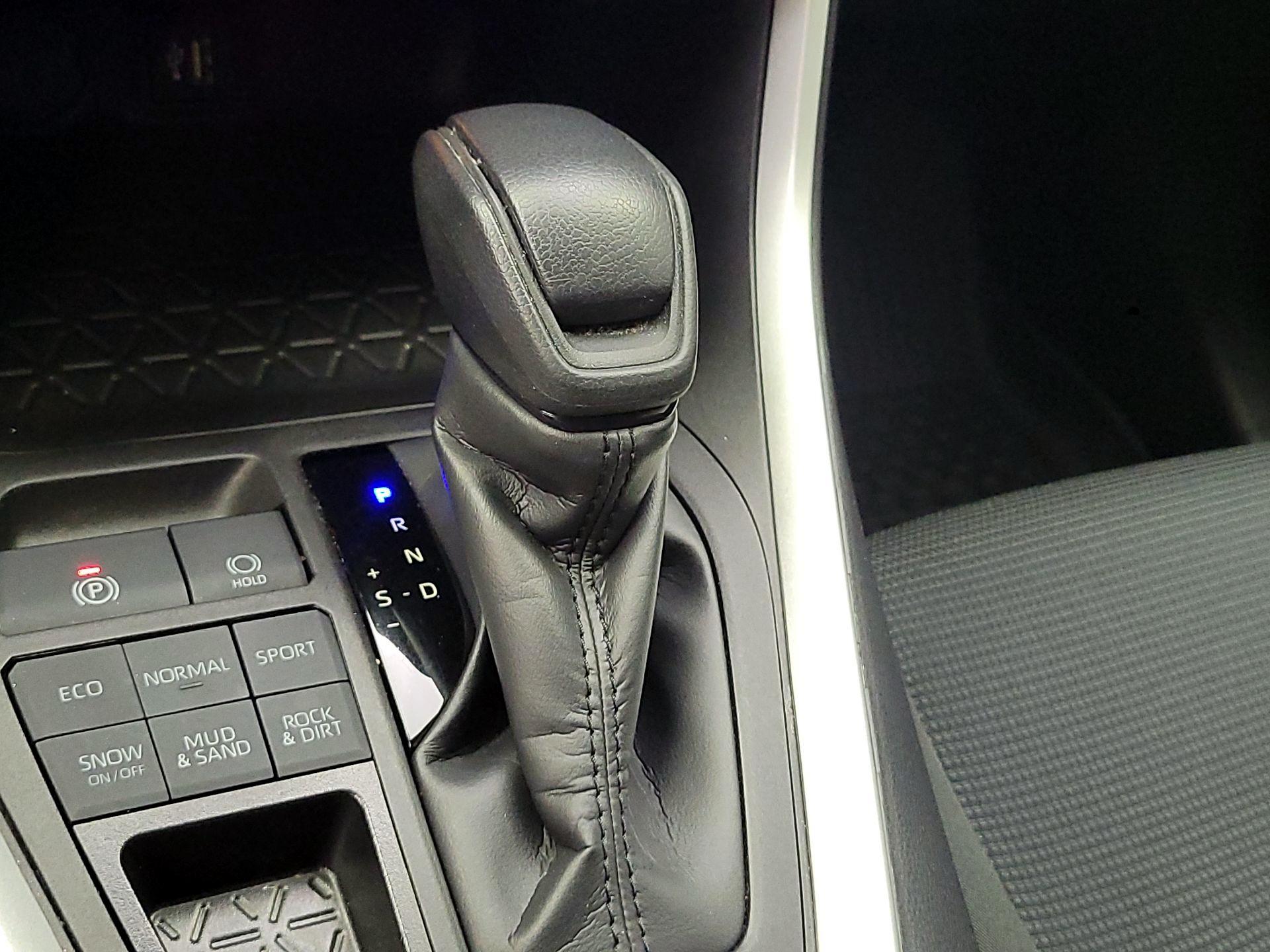 Thumbnail: 2023 Toyota RAV4 - 17