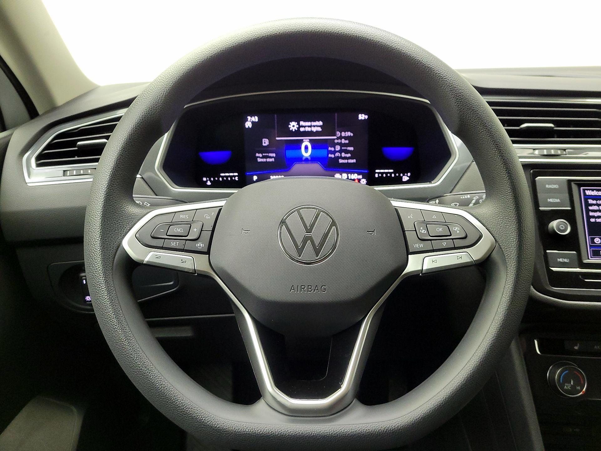 Thumbnail: 2022 Volkswagen Tiguan - 10