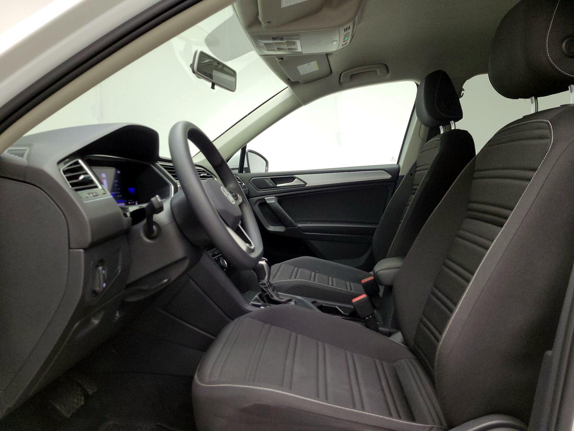 Thumbnail: 2022 Volkswagen Tiguan - 11