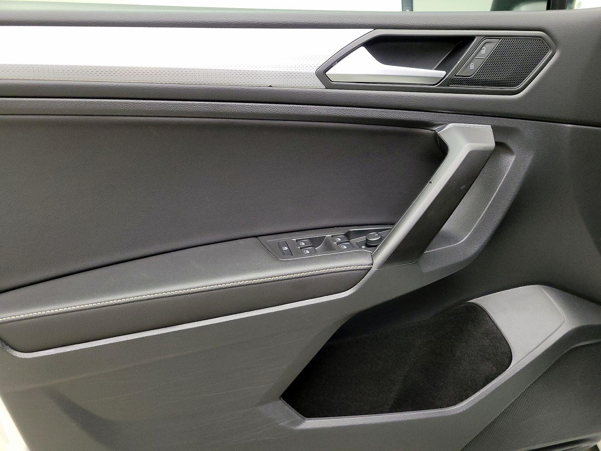 Thumbnail: 2022 Volkswagen Tiguan - 12