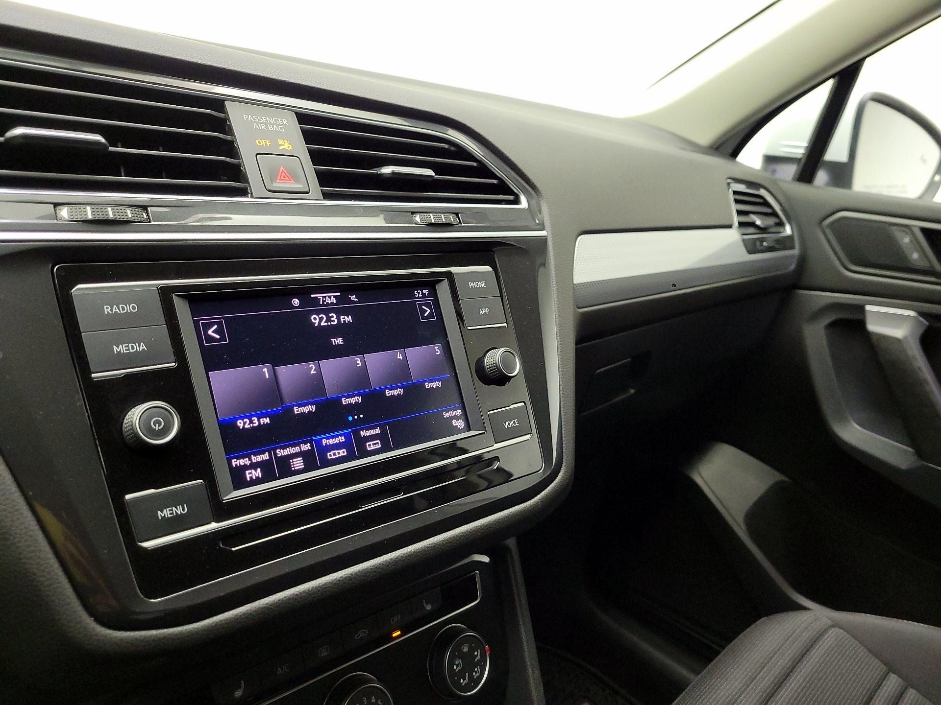 Thumbnail: 2022 Volkswagen Tiguan - 15