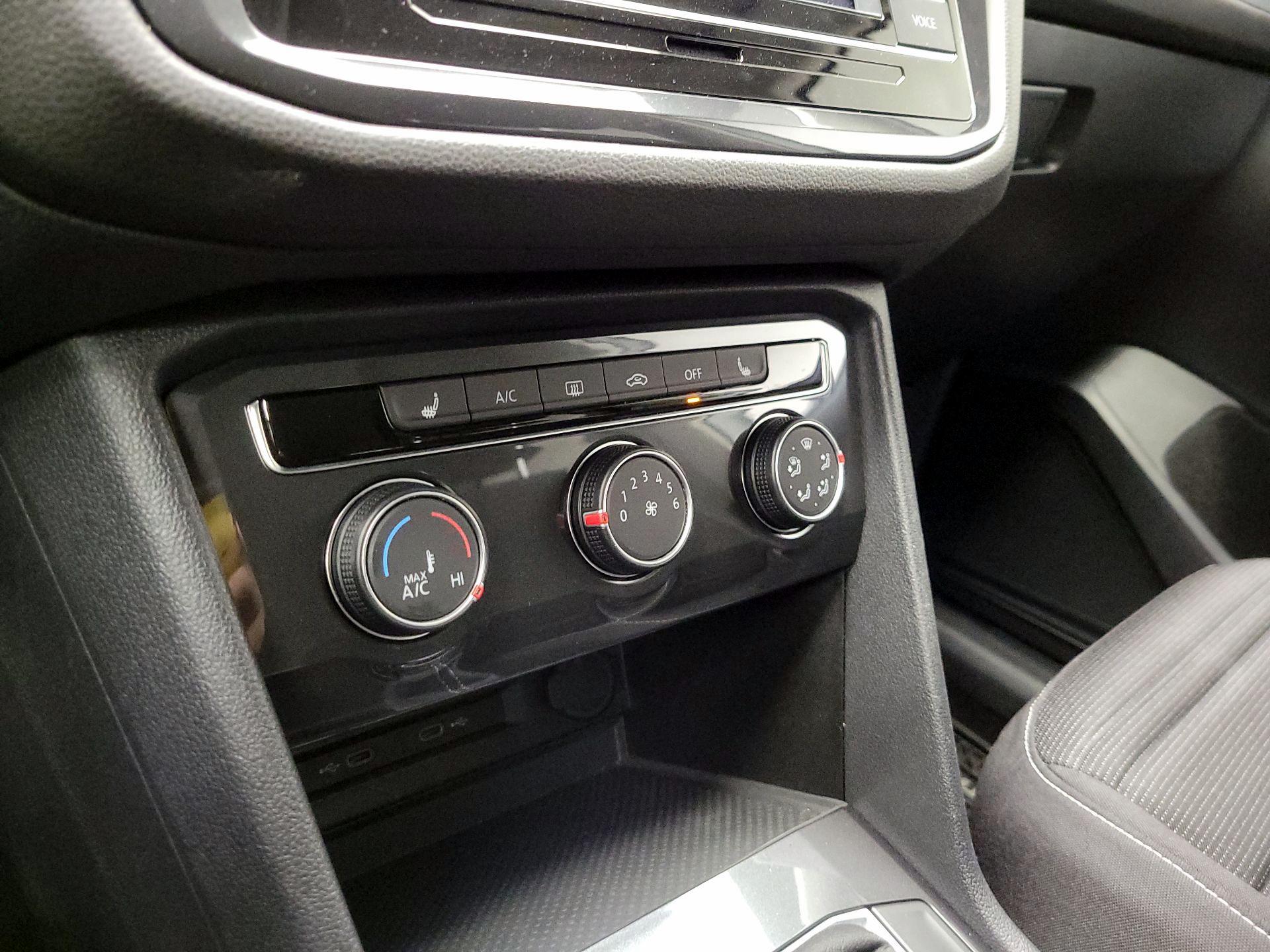 Thumbnail: 2022 Volkswagen Tiguan - 16