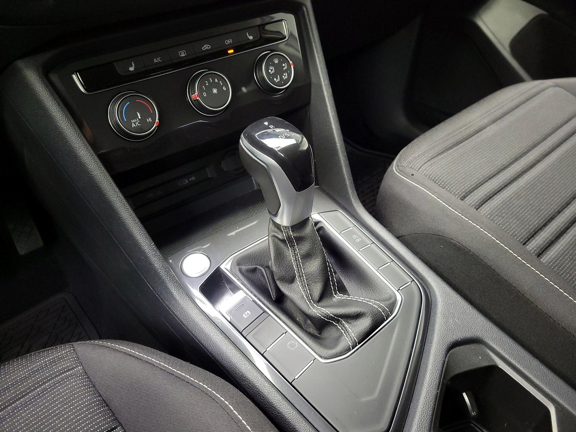 Thumbnail: 2022 Volkswagen Tiguan - 17