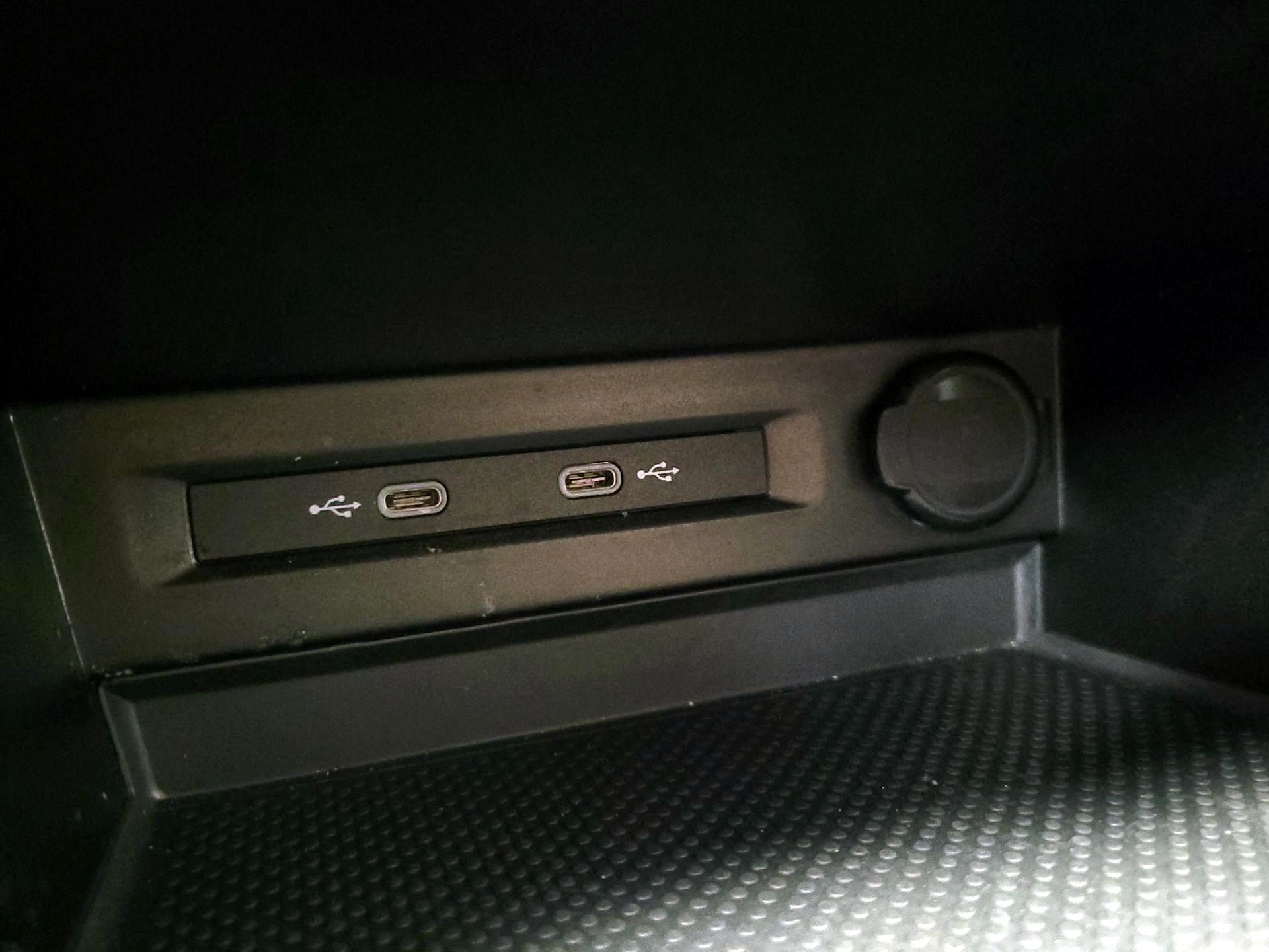 Thumbnail: 2022 Volkswagen Tiguan - 18