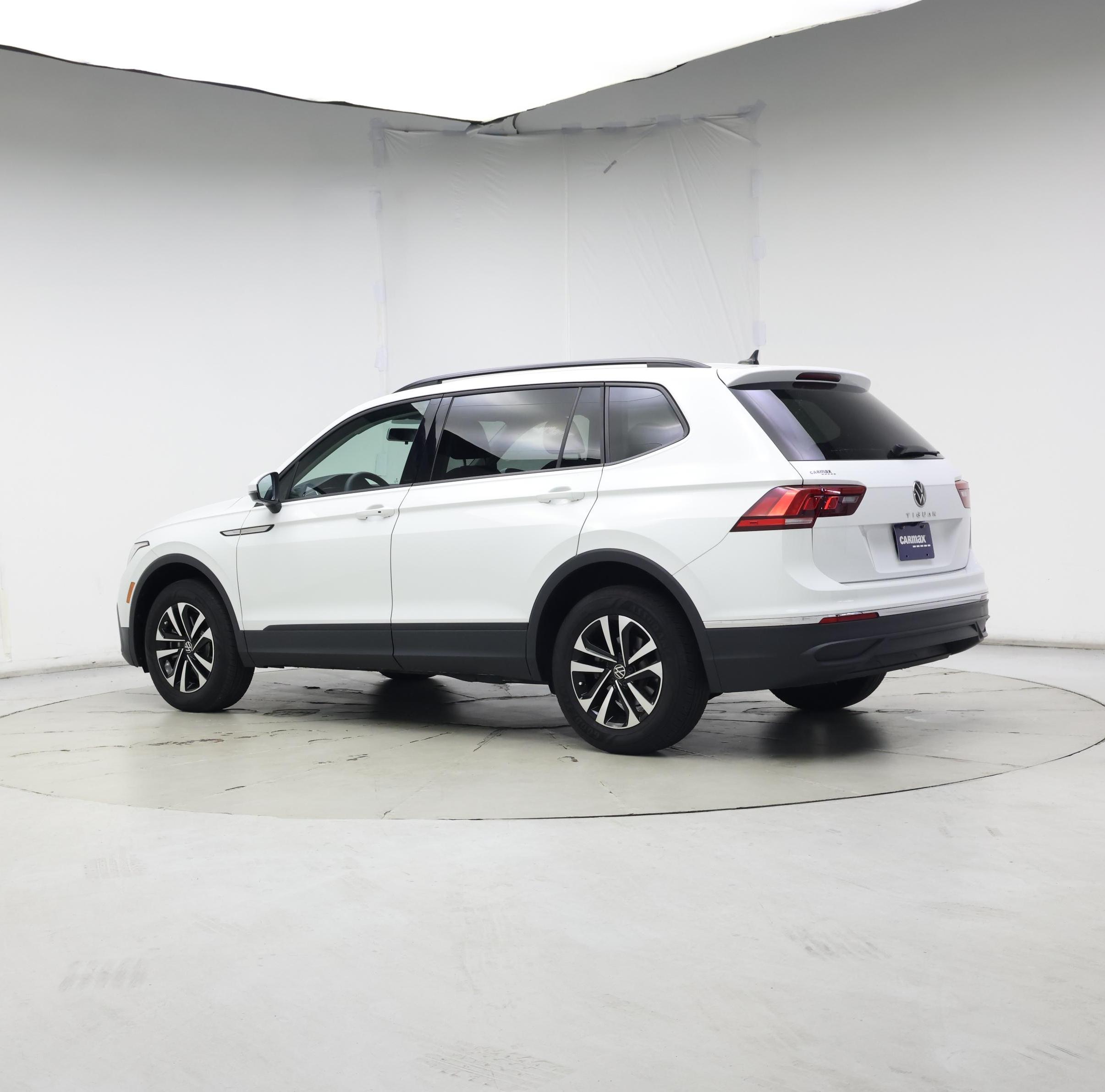 Thumbnail: 2022 Volkswagen Tiguan - 2