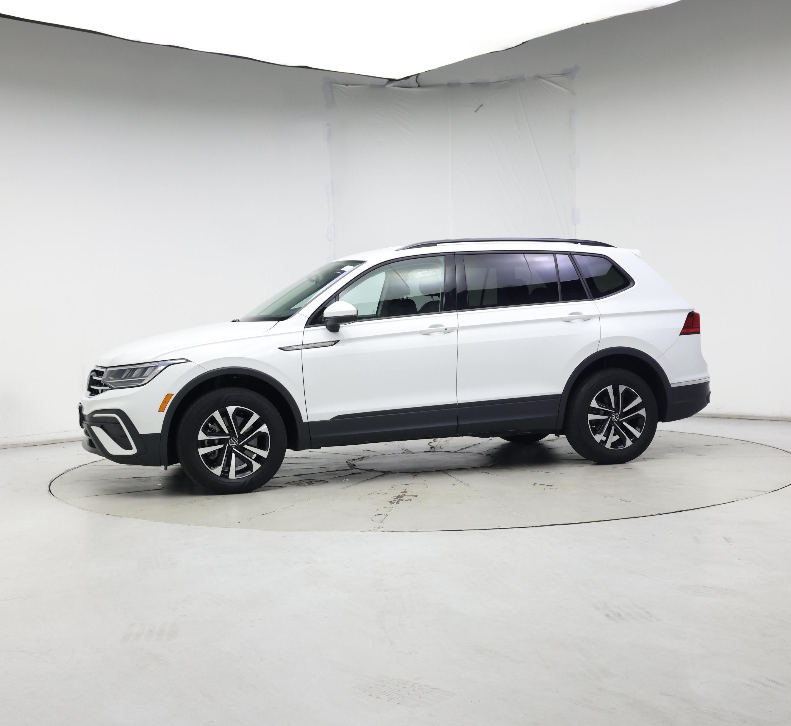 Thumbnail: 2022 Volkswagen Tiguan - 3