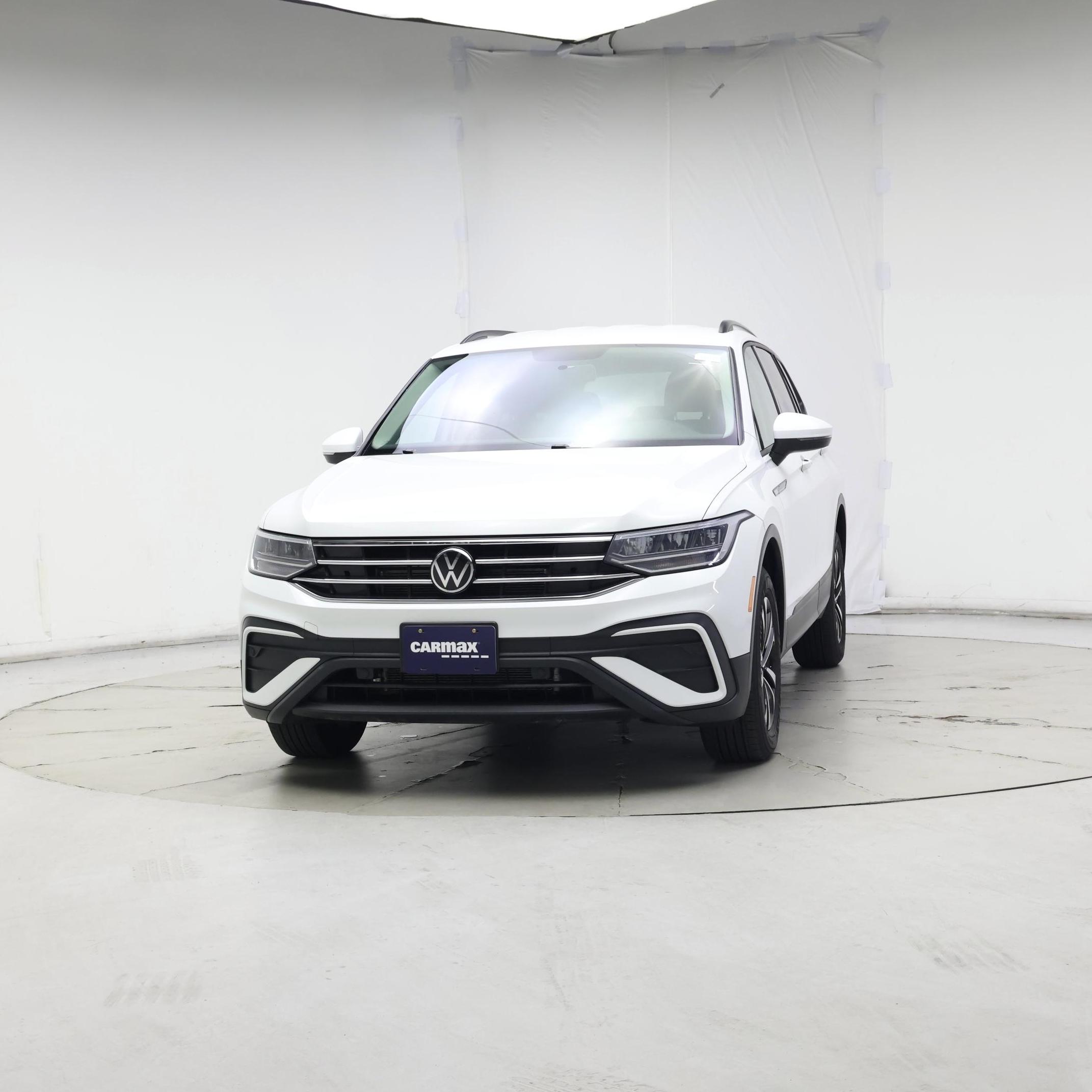 Thumbnail: 2022 Volkswagen Tiguan - 4