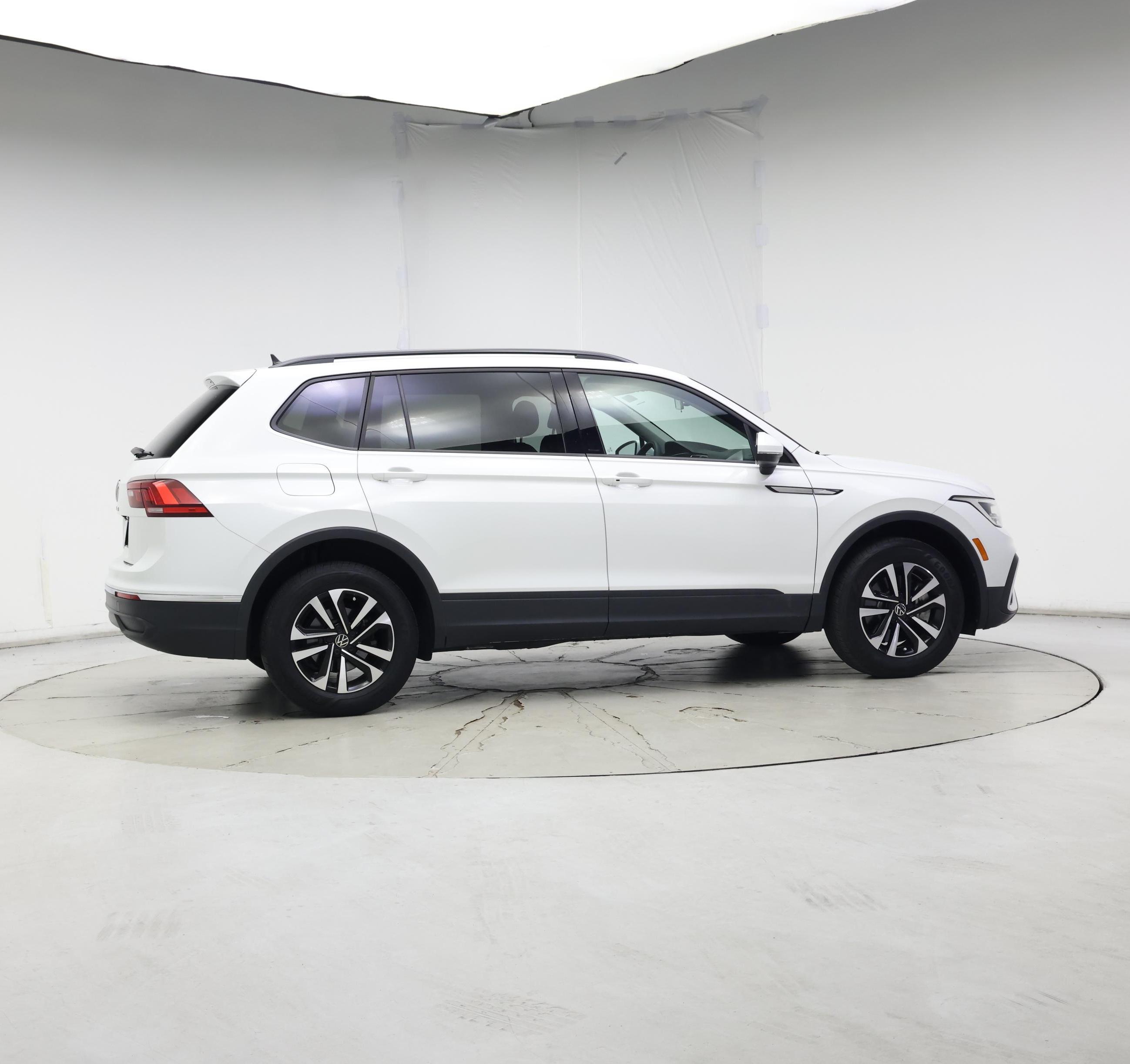 Thumbnail: 2022 Volkswagen Tiguan - 7