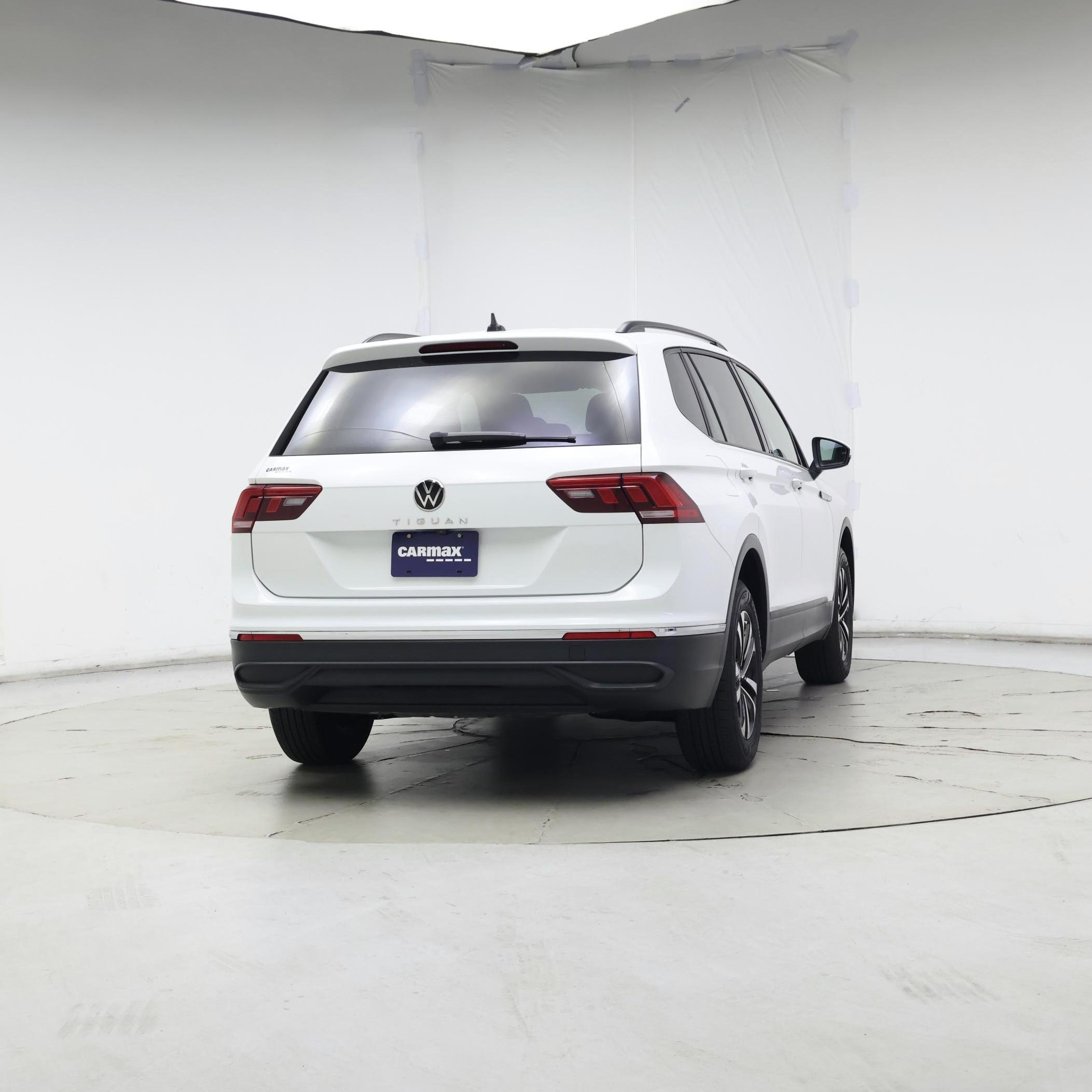 Thumbnail: 2022 Volkswagen Tiguan - 8