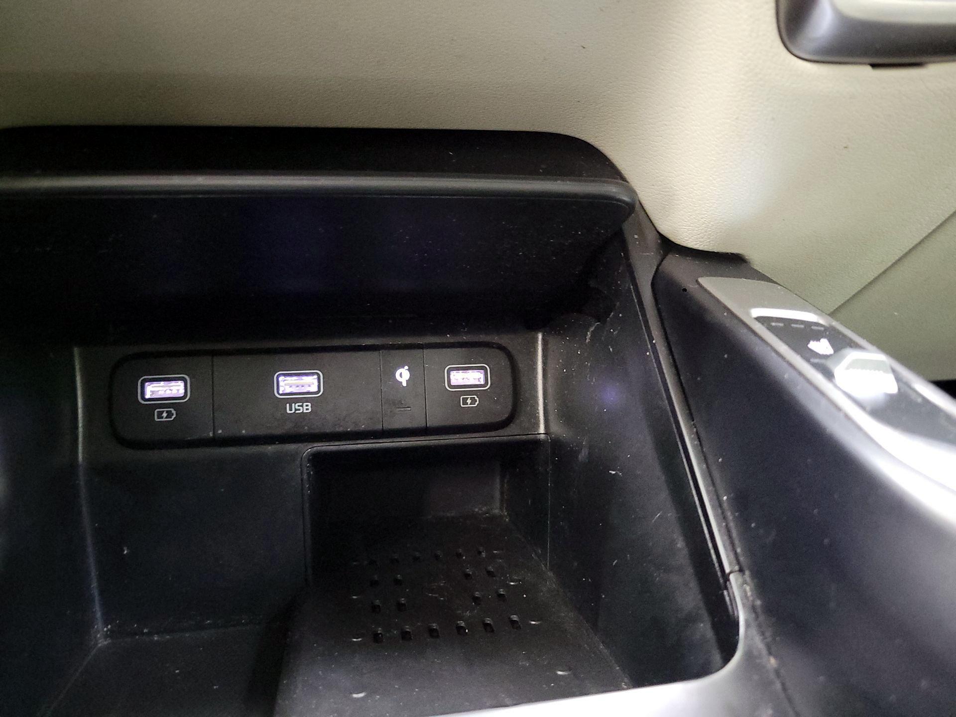 Thumbnail: 2021 Kia Sorento - 18