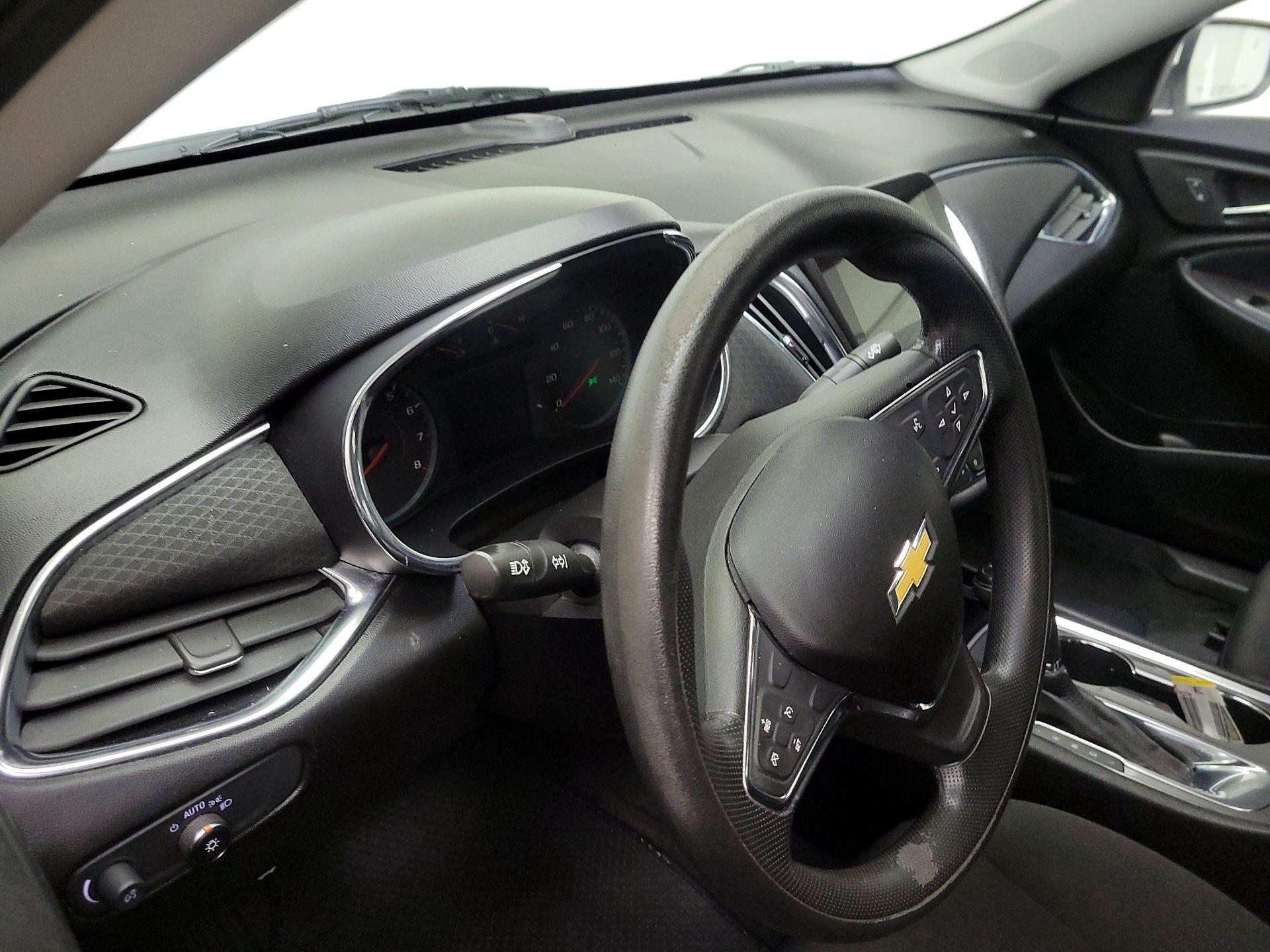 Thumbnail: 2019 Chevrolet Malibu - 9