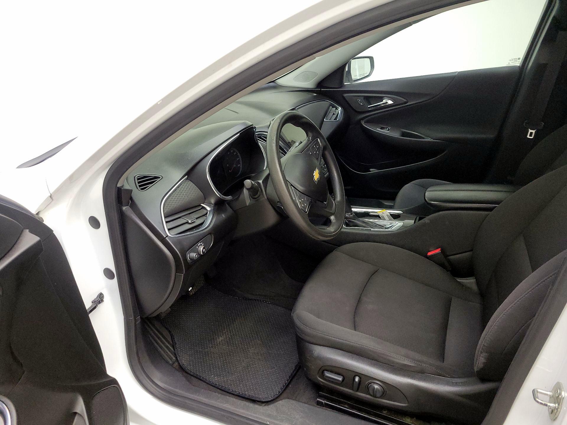 Thumbnail: 2019 Chevrolet Malibu - 11