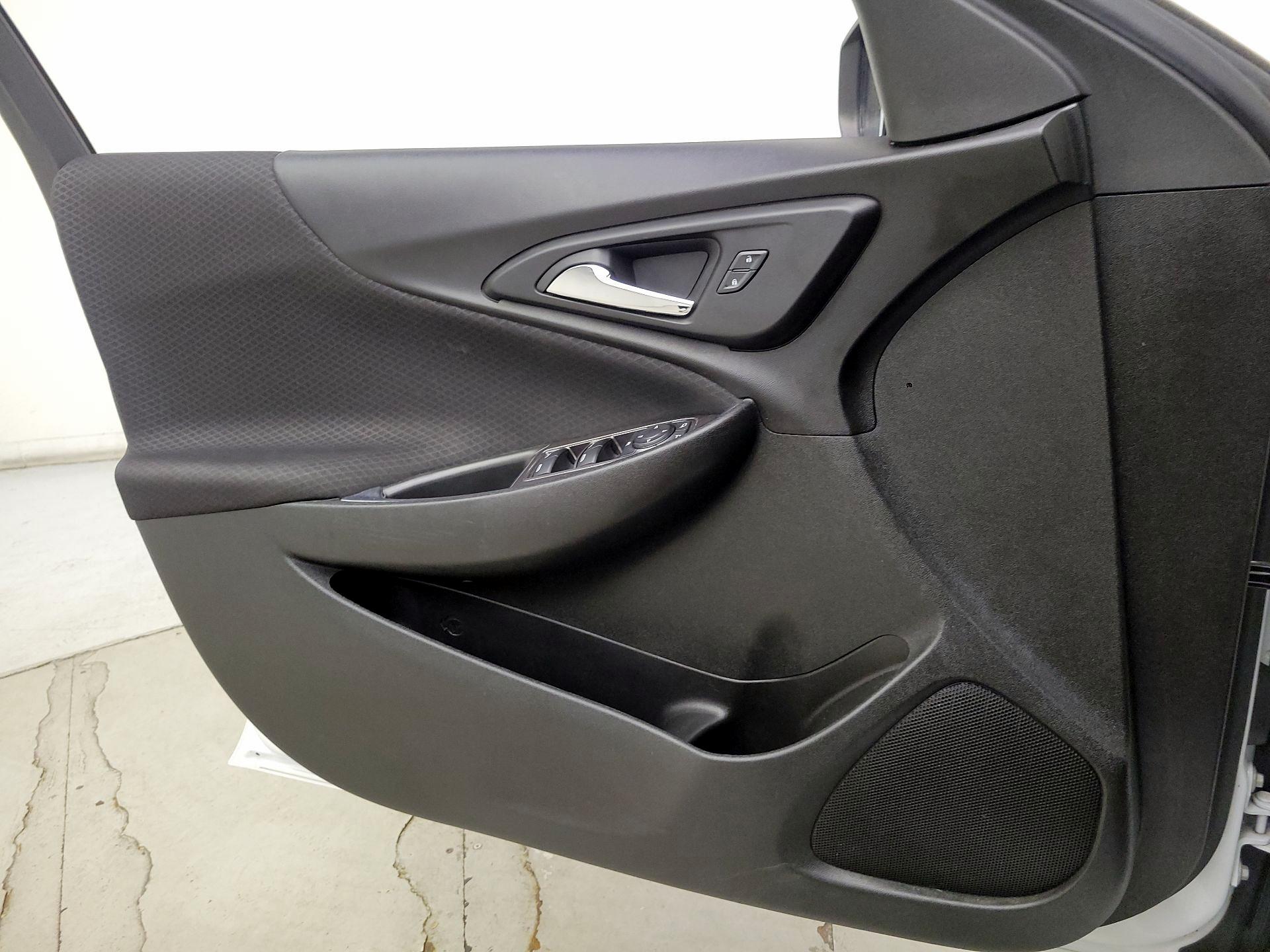 Thumbnail: 2019 Chevrolet Malibu - 12