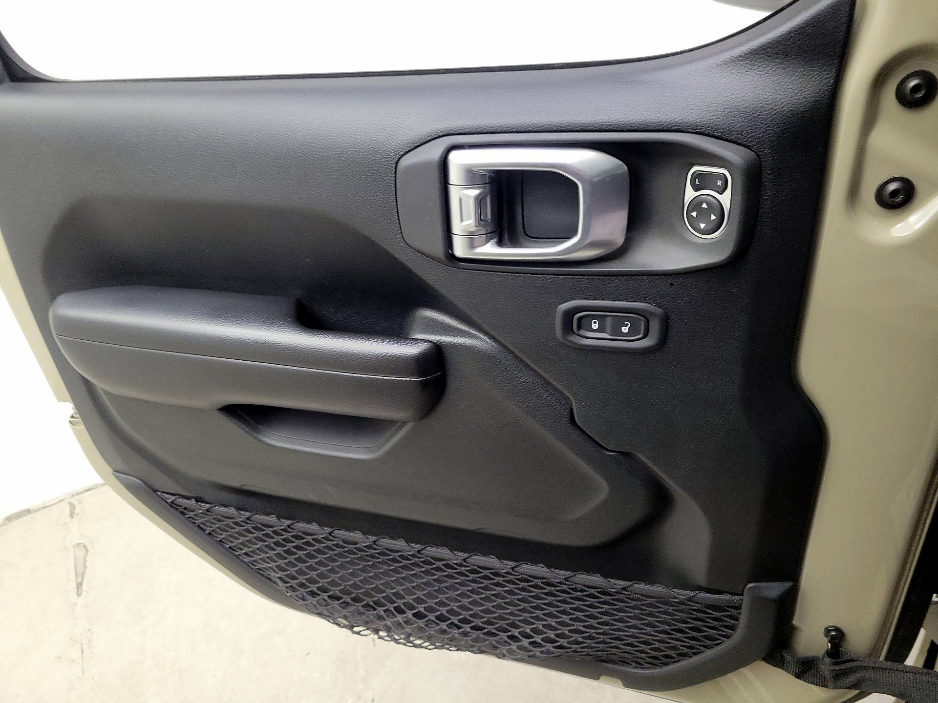 Thumbnail: 2020 Jeep Gladiator - 12