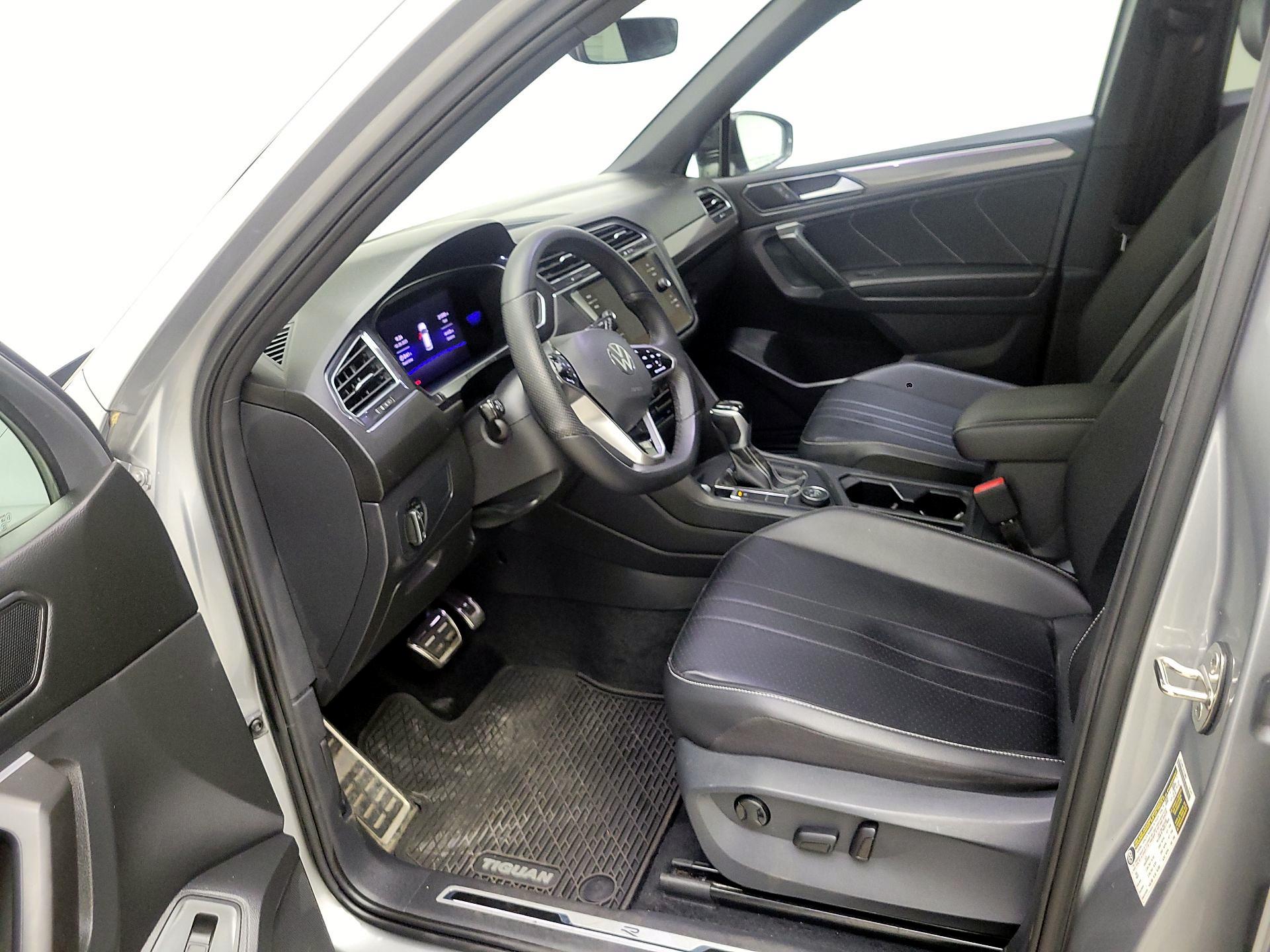 Thumbnail: 2022 Volkswagen Tiguan - 11