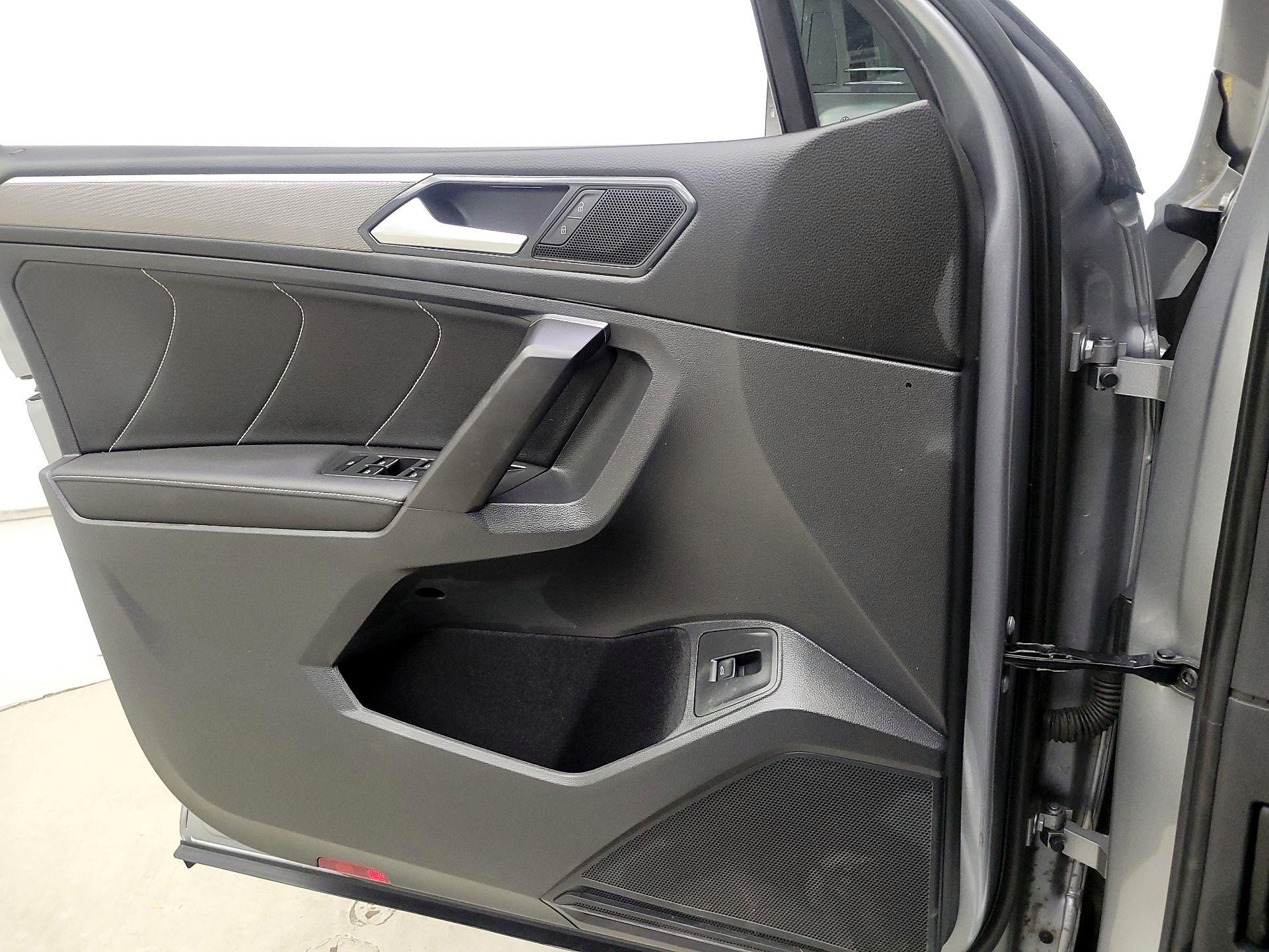 Thumbnail: 2022 Volkswagen Tiguan - 12