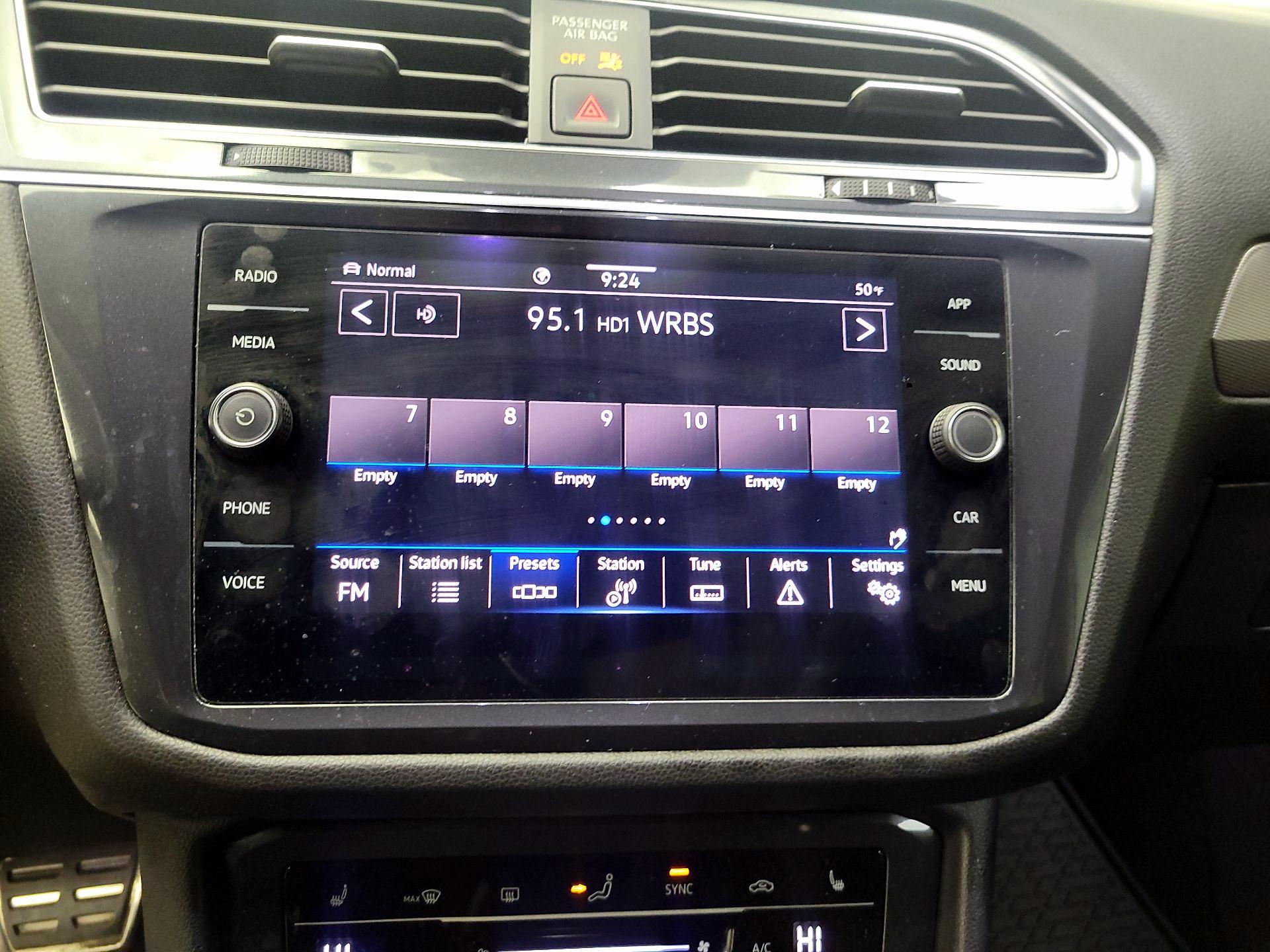 Thumbnail: 2022 Volkswagen Tiguan - 15