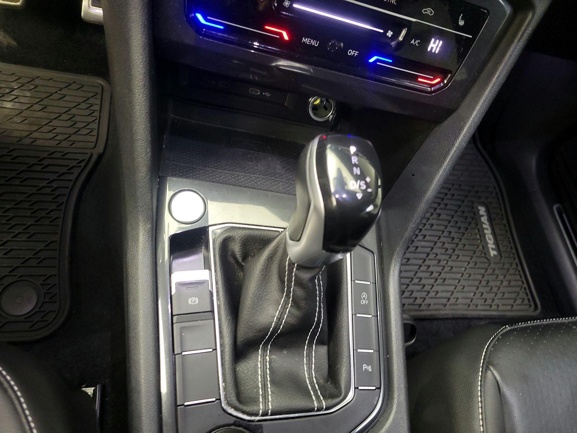 Thumbnail: 2022 Volkswagen Tiguan - 17