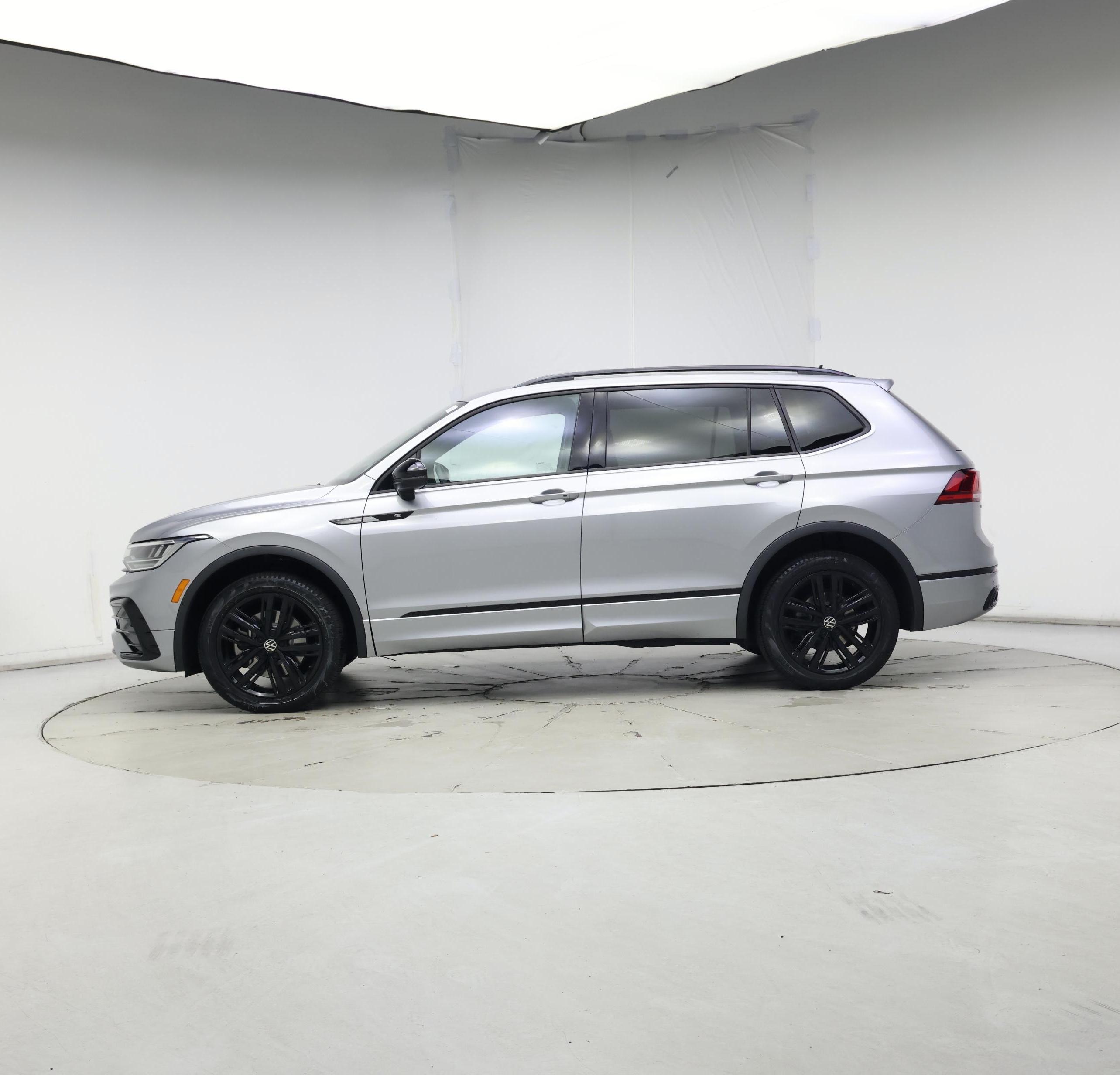 Thumbnail: 2022 Volkswagen Tiguan - 3