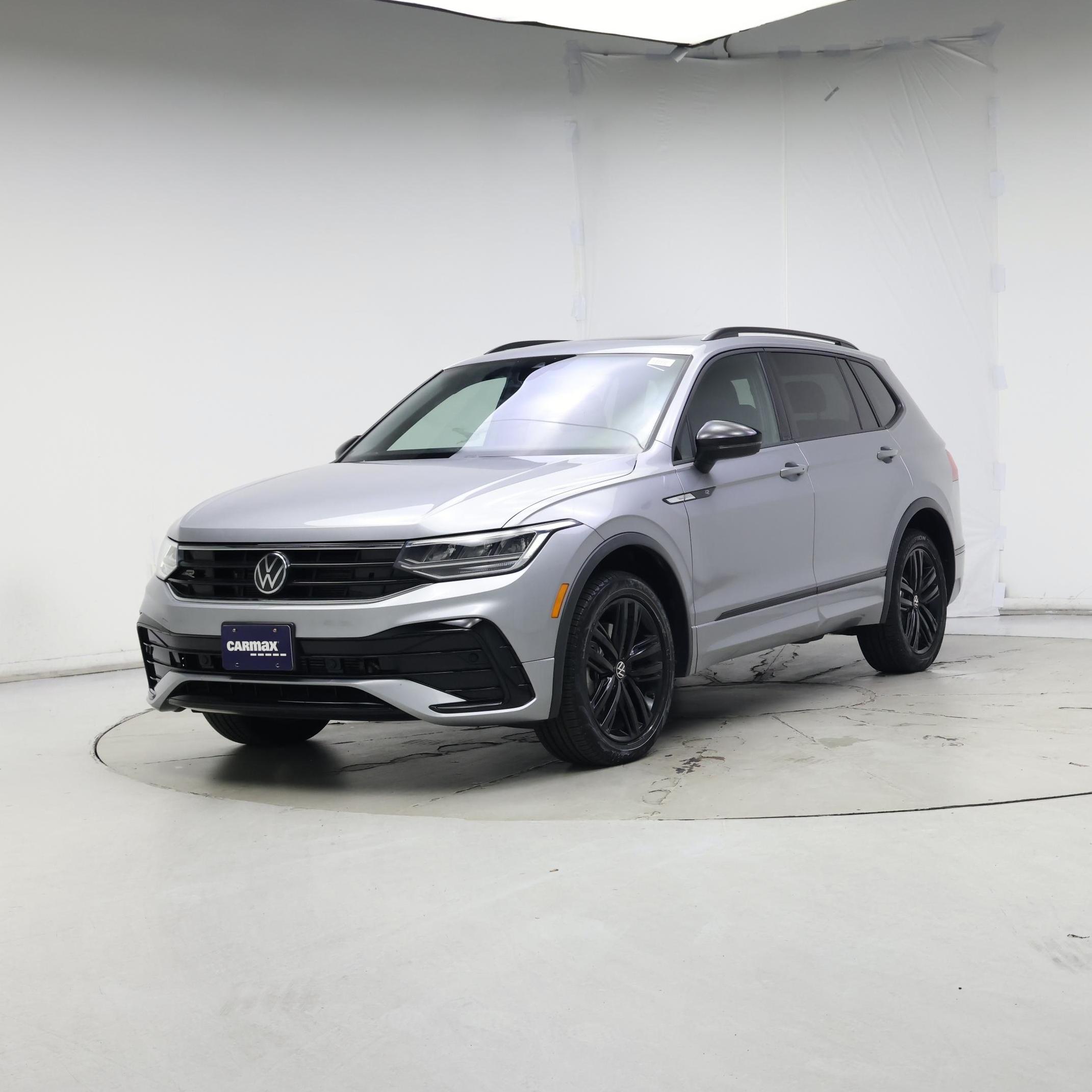 Thumbnail: 2022 Volkswagen Tiguan - 4