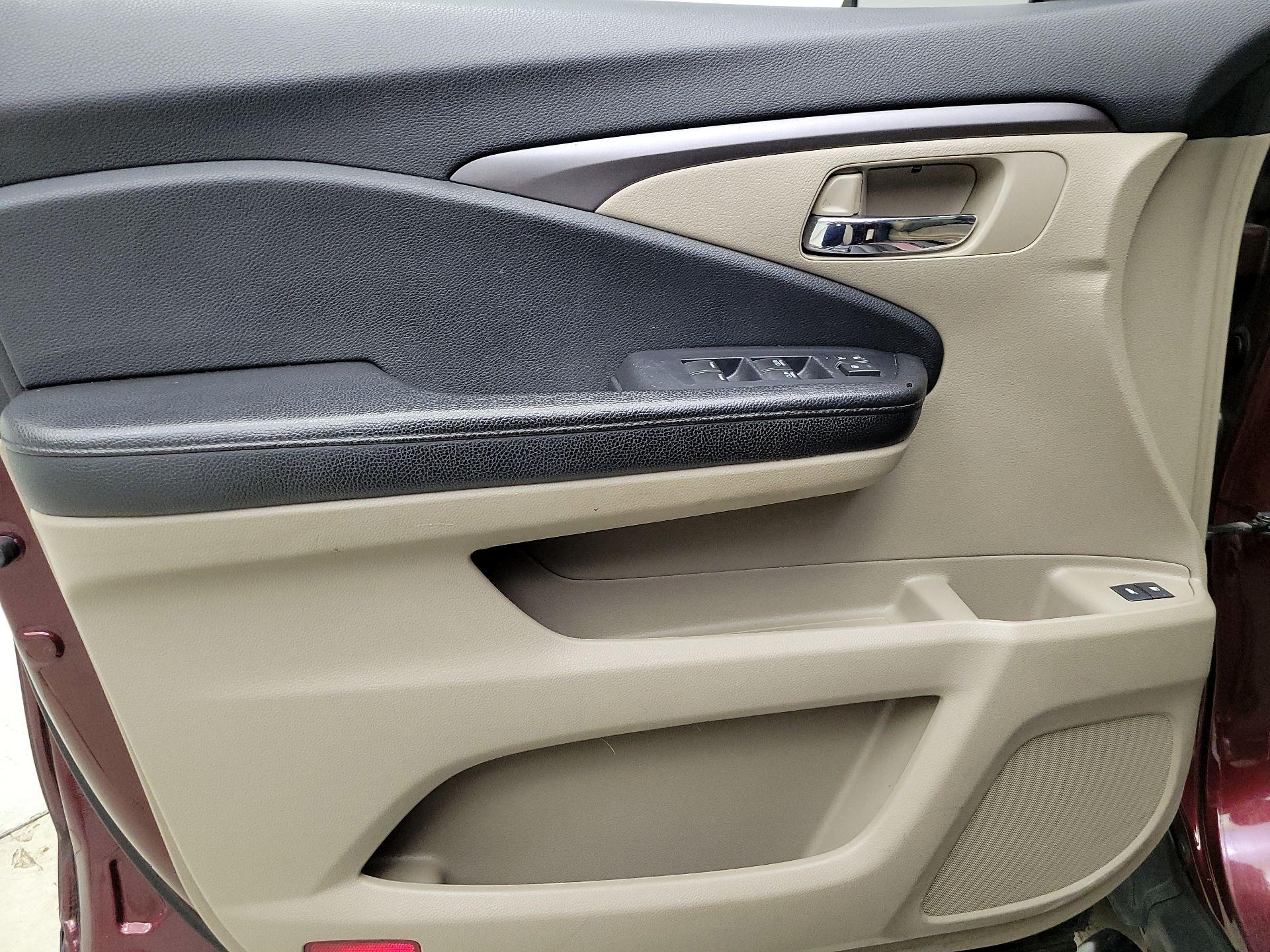 Thumbnail: 2018 Honda Pilot - 12