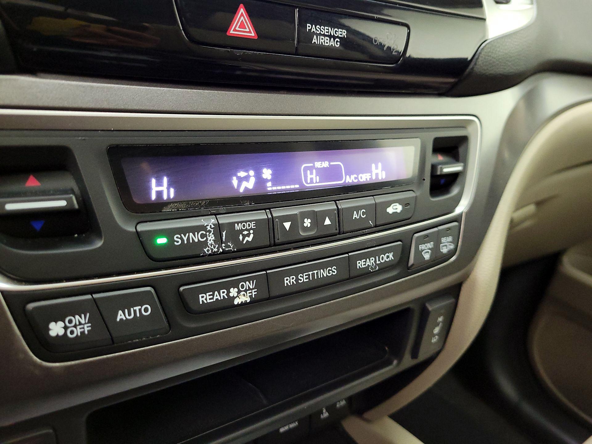 Thumbnail: 2018 Honda Pilot - 17