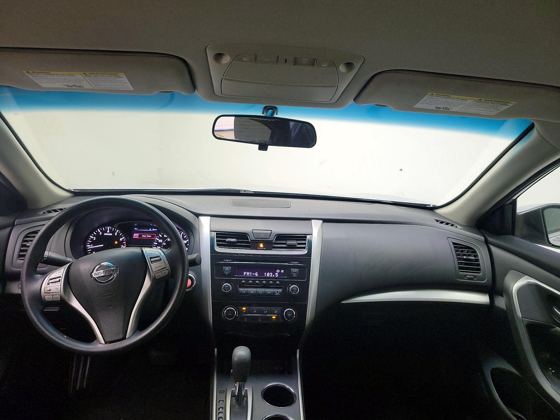 Thumbnail: 2015 Nissan Altima - 9