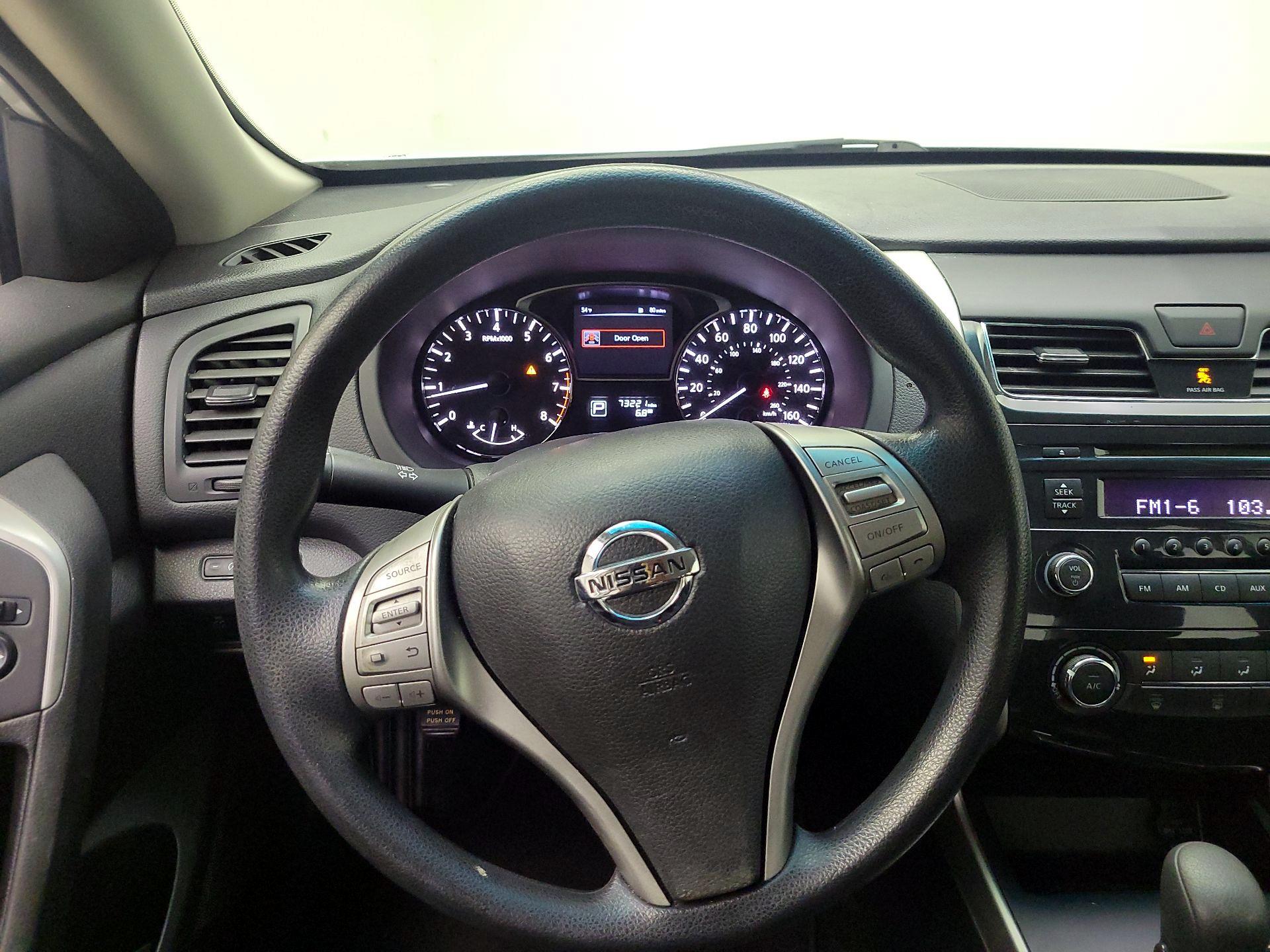 Thumbnail: 2015 Nissan Altima - 10
