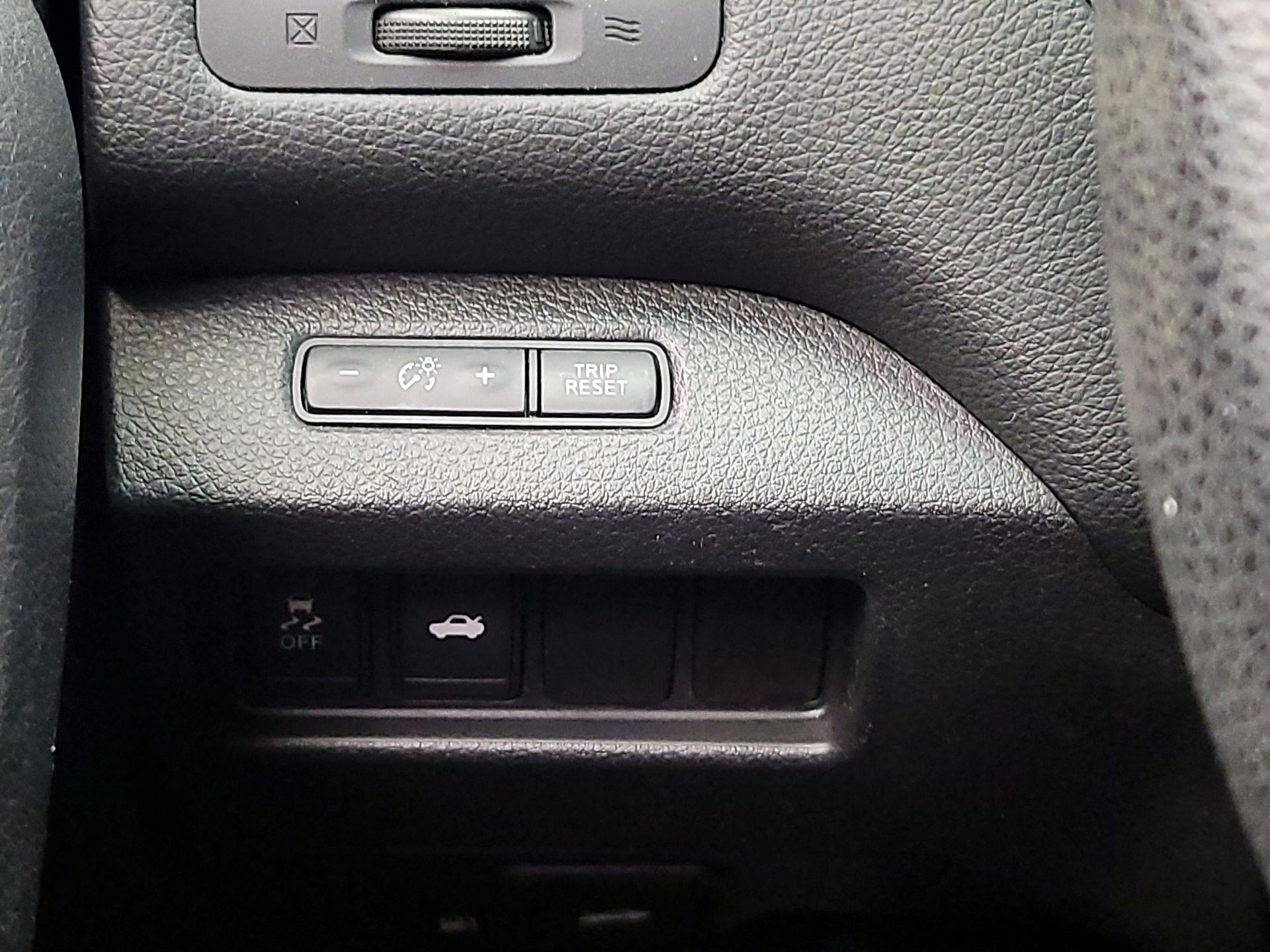 Thumbnail: 2015 Nissan Altima - 13