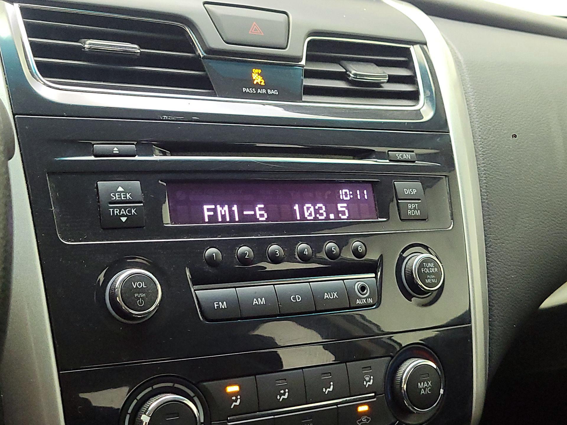 Thumbnail: 2015 Nissan Altima - 14