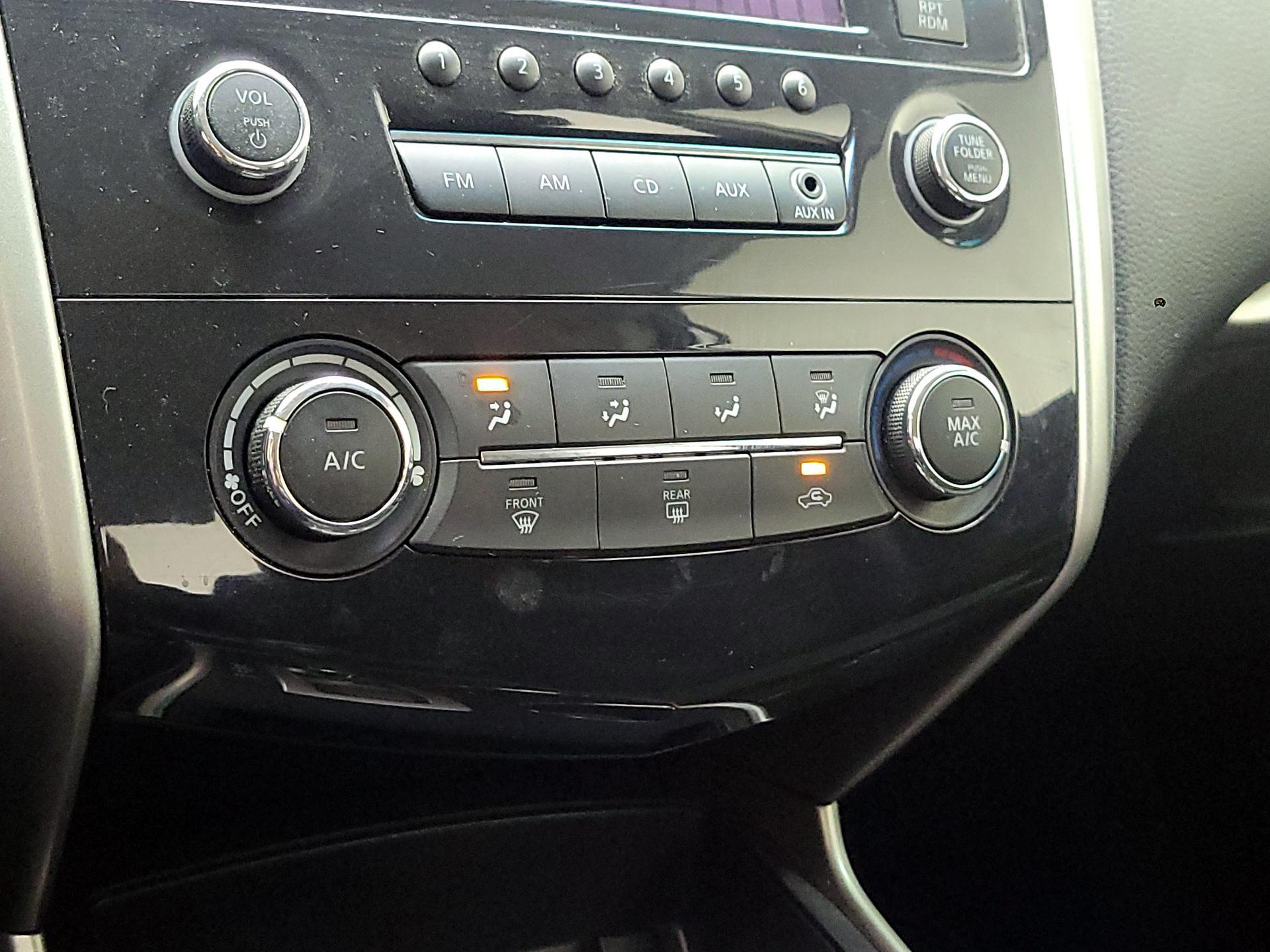 Thumbnail: 2015 Nissan Altima - 15