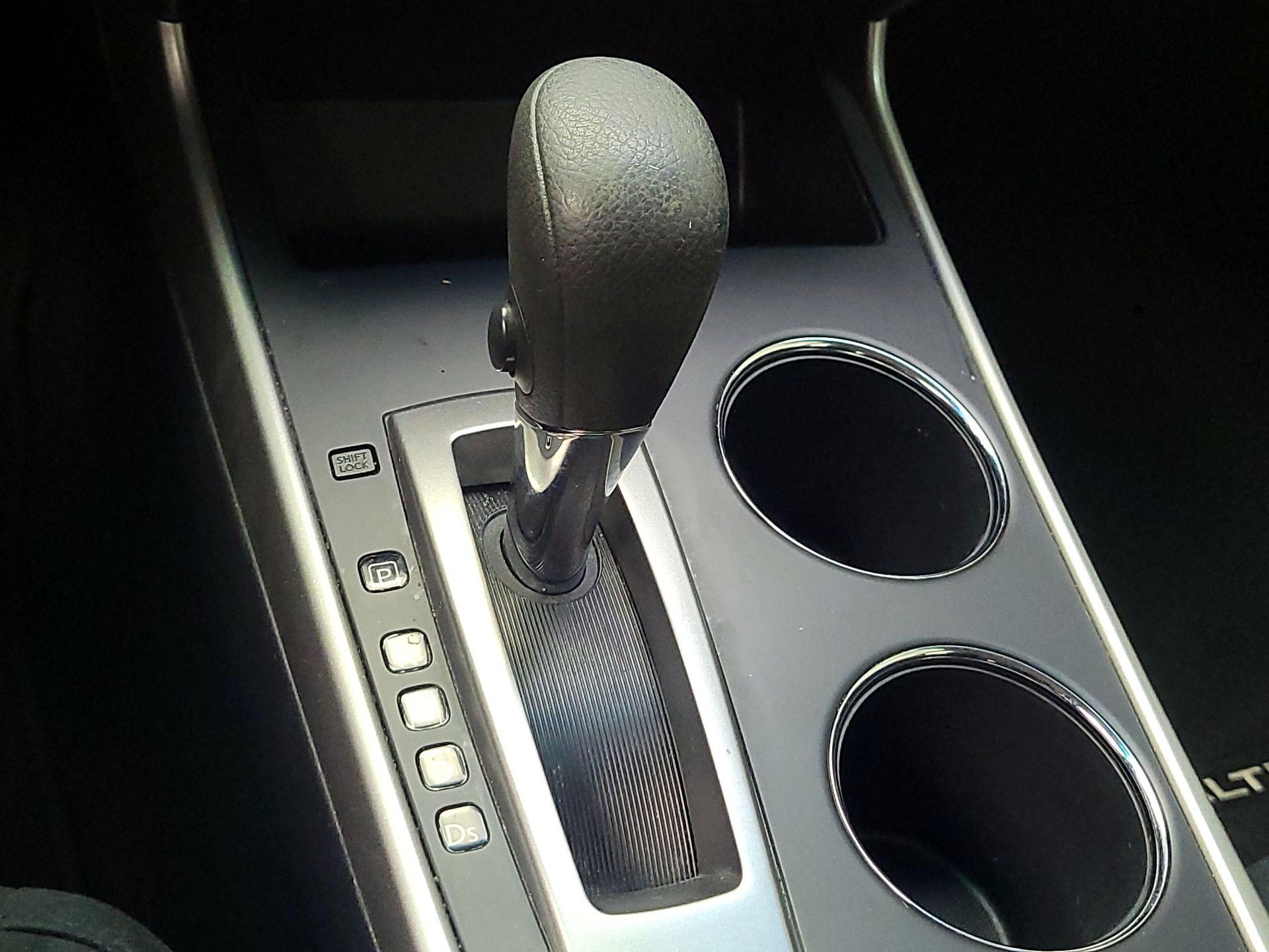 Thumbnail: 2015 Nissan Altima - 16