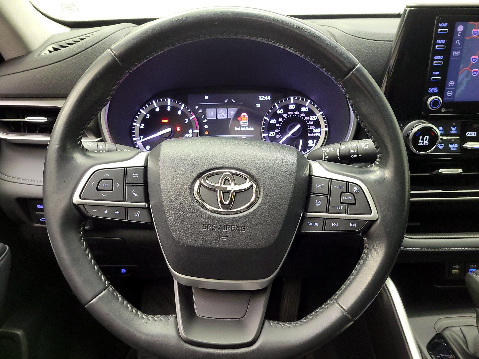 Thumbnail: 2022 Toyota Highlander - 10