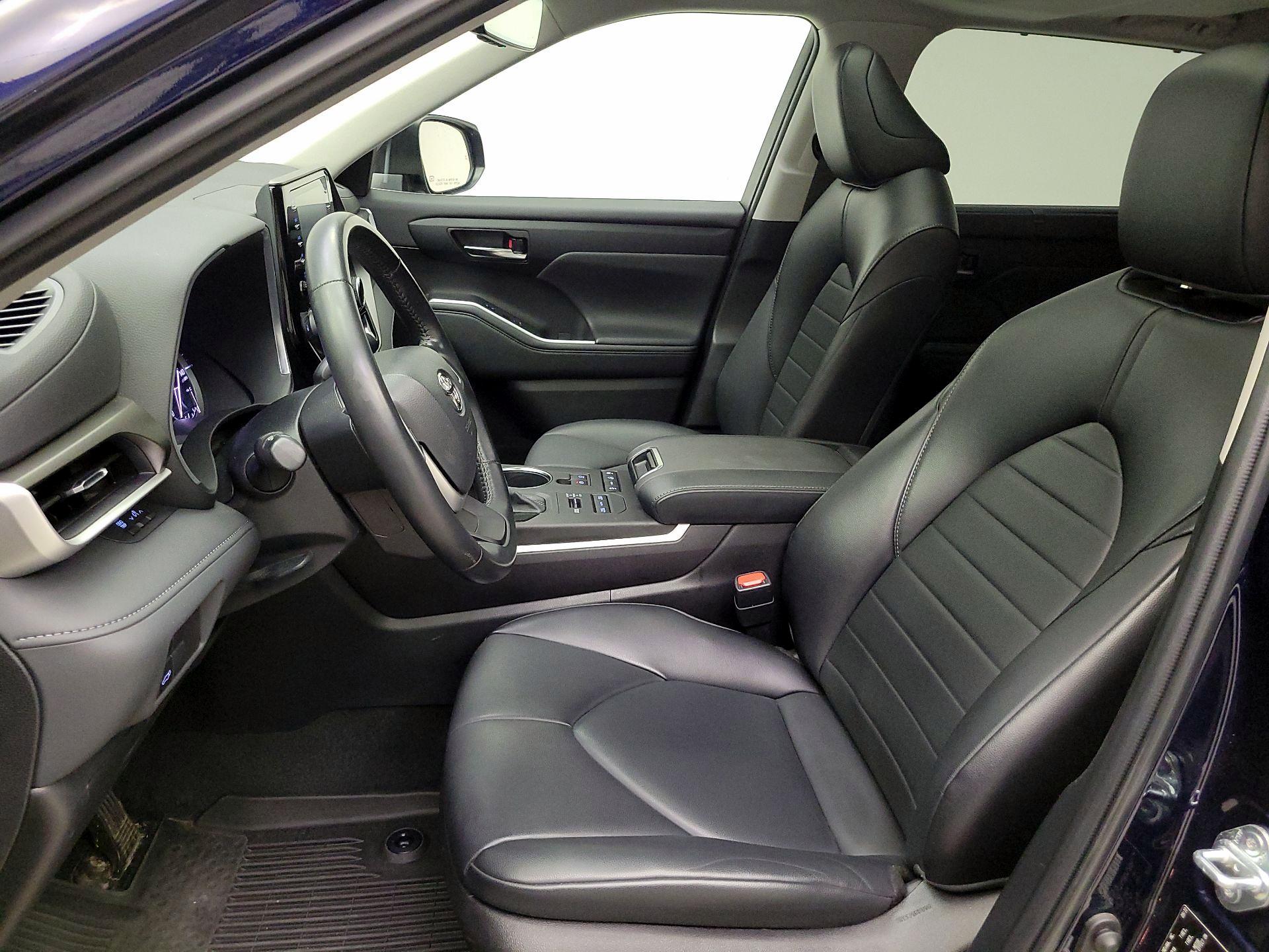 Thumbnail: 2022 Toyota Highlander - 11