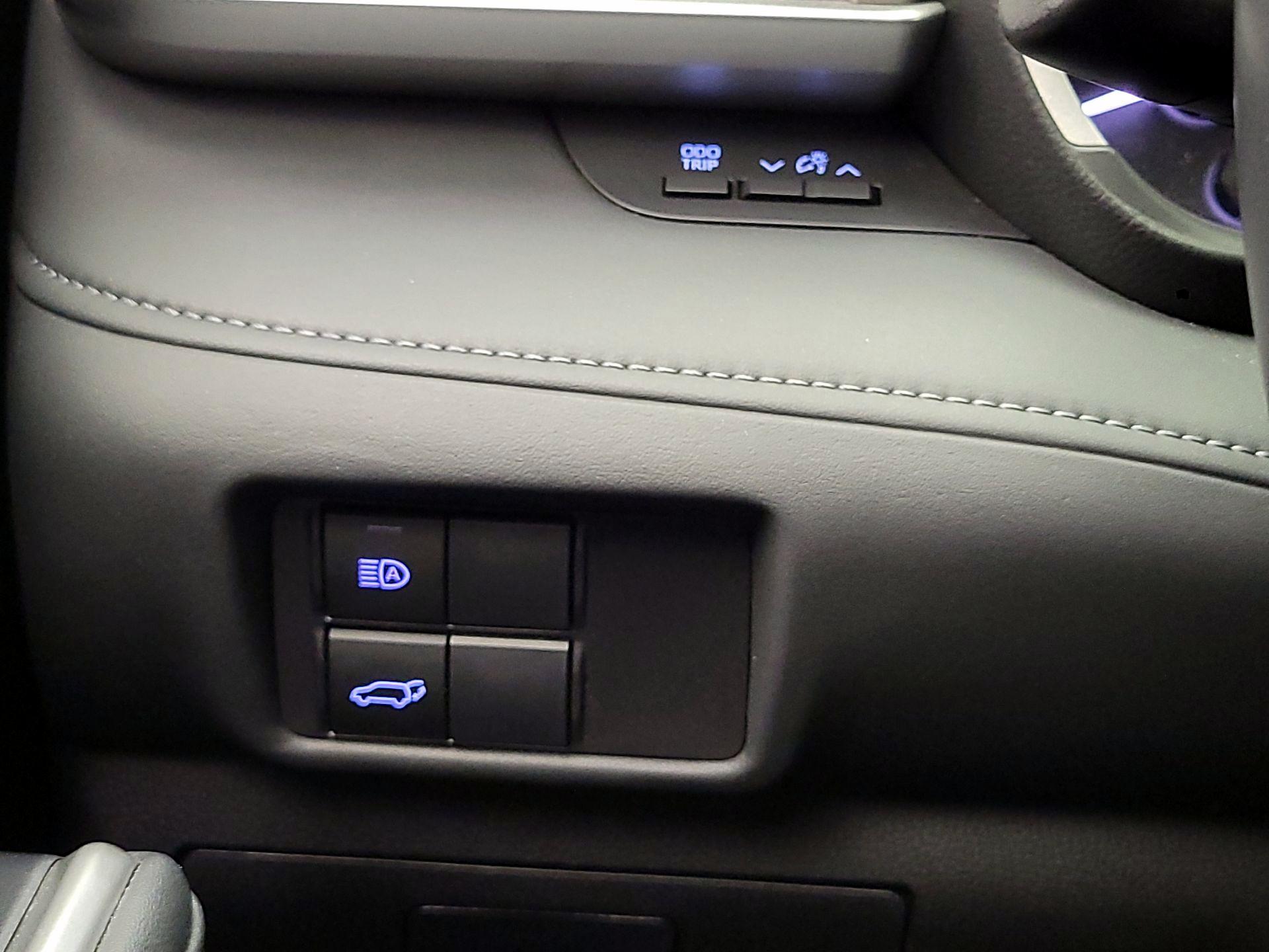 Thumbnail: 2022 Toyota Highlander - 13