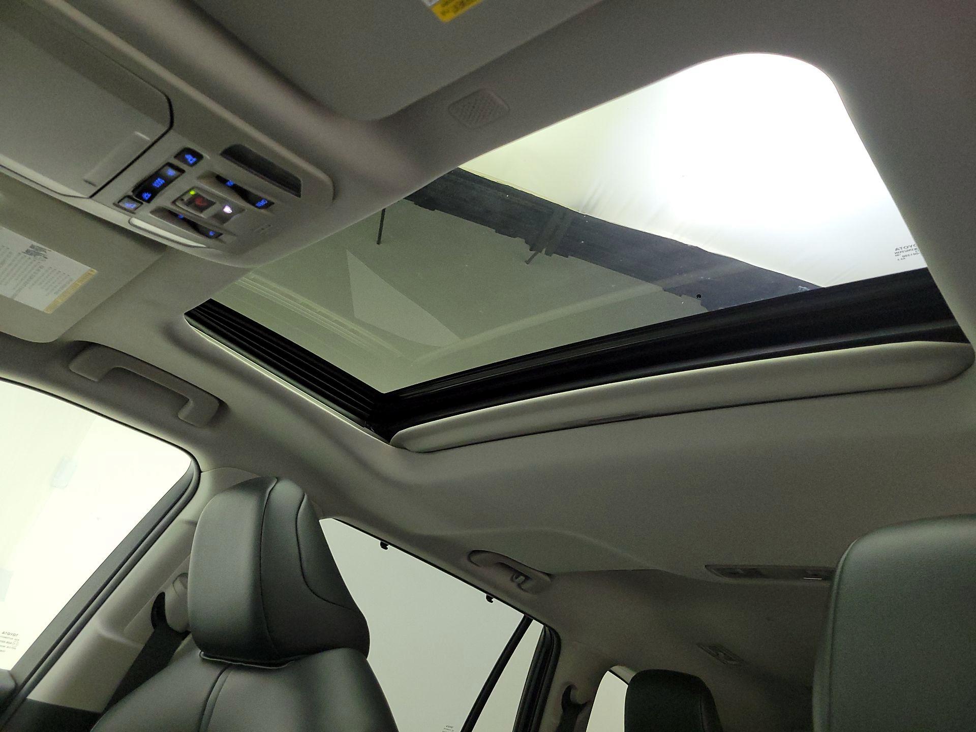 Thumbnail: 2022 Toyota Highlander - 20