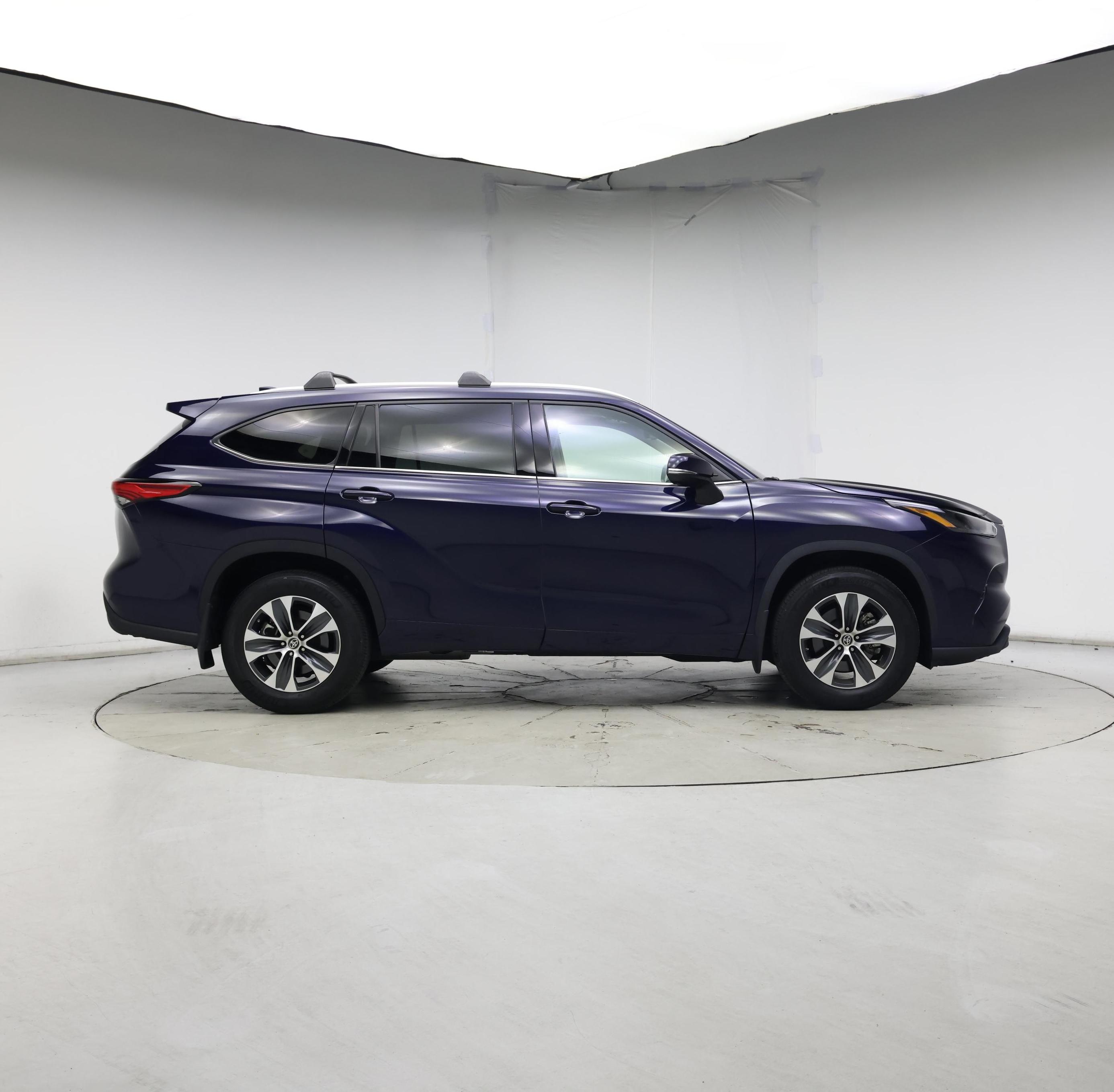 Thumbnail: 2022 Toyota Highlander - 7