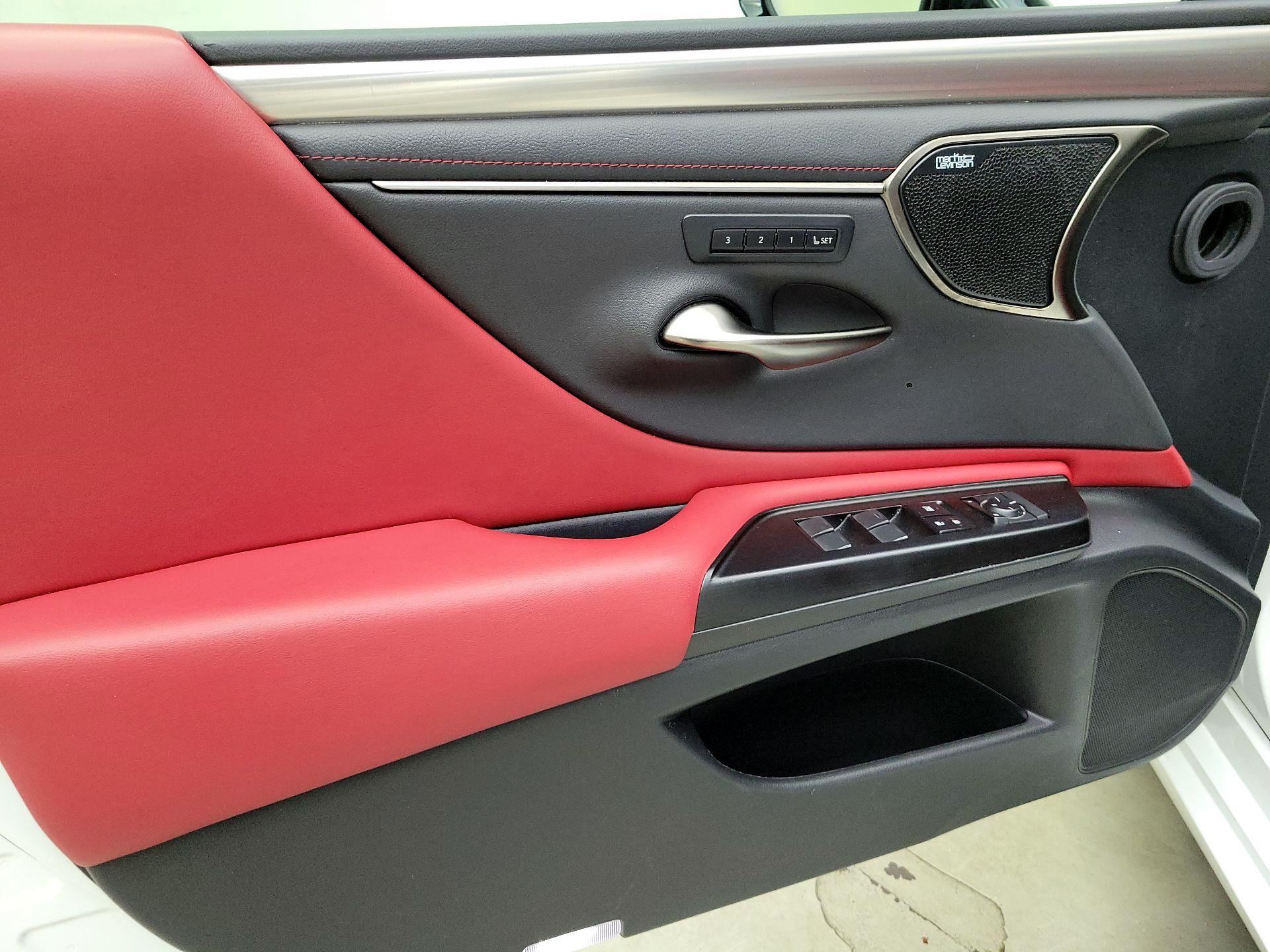 Thumbnail: 2019 Lexus ES - 12