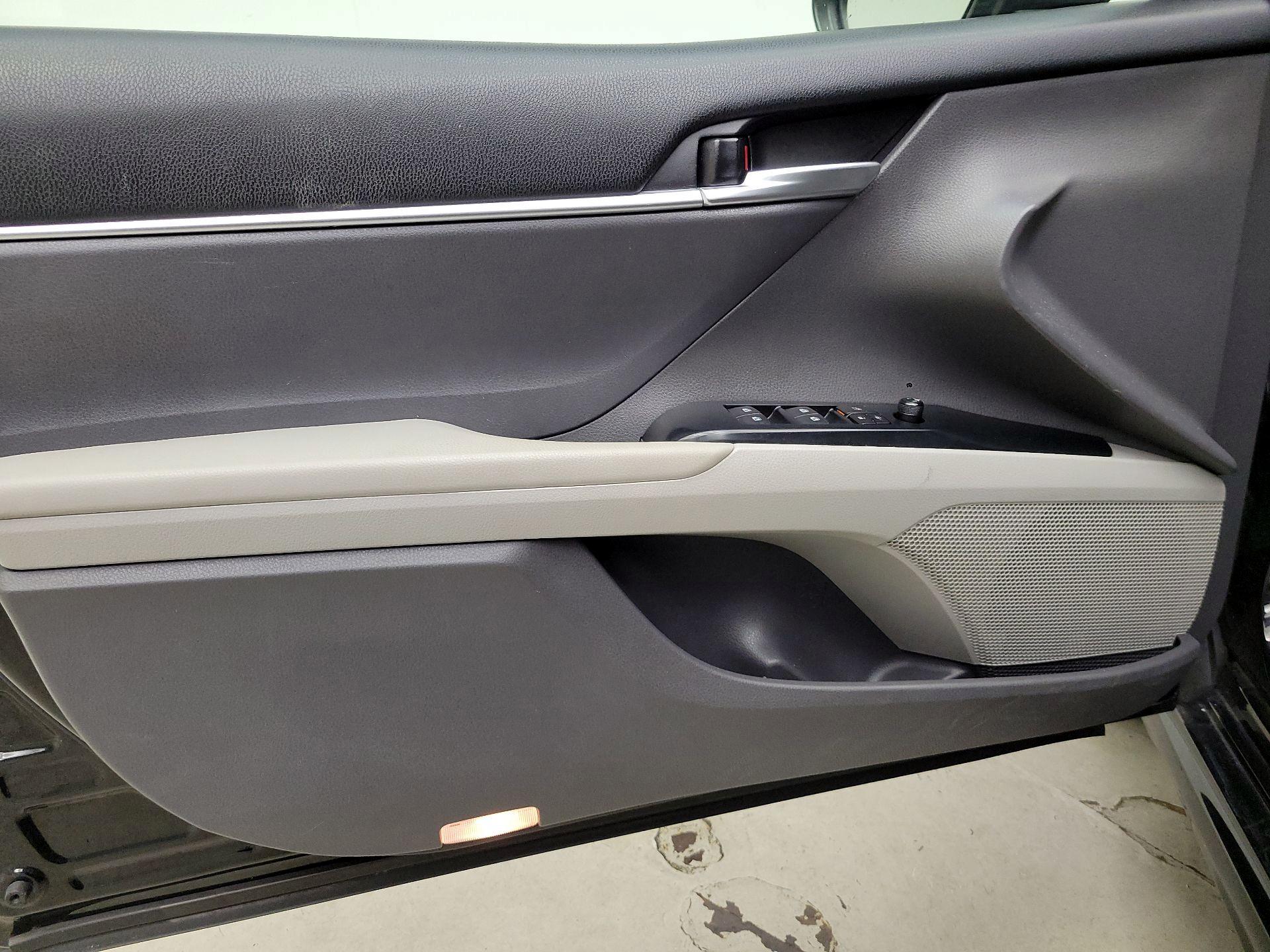 Thumbnail: 2019 Toyota Camry - 12