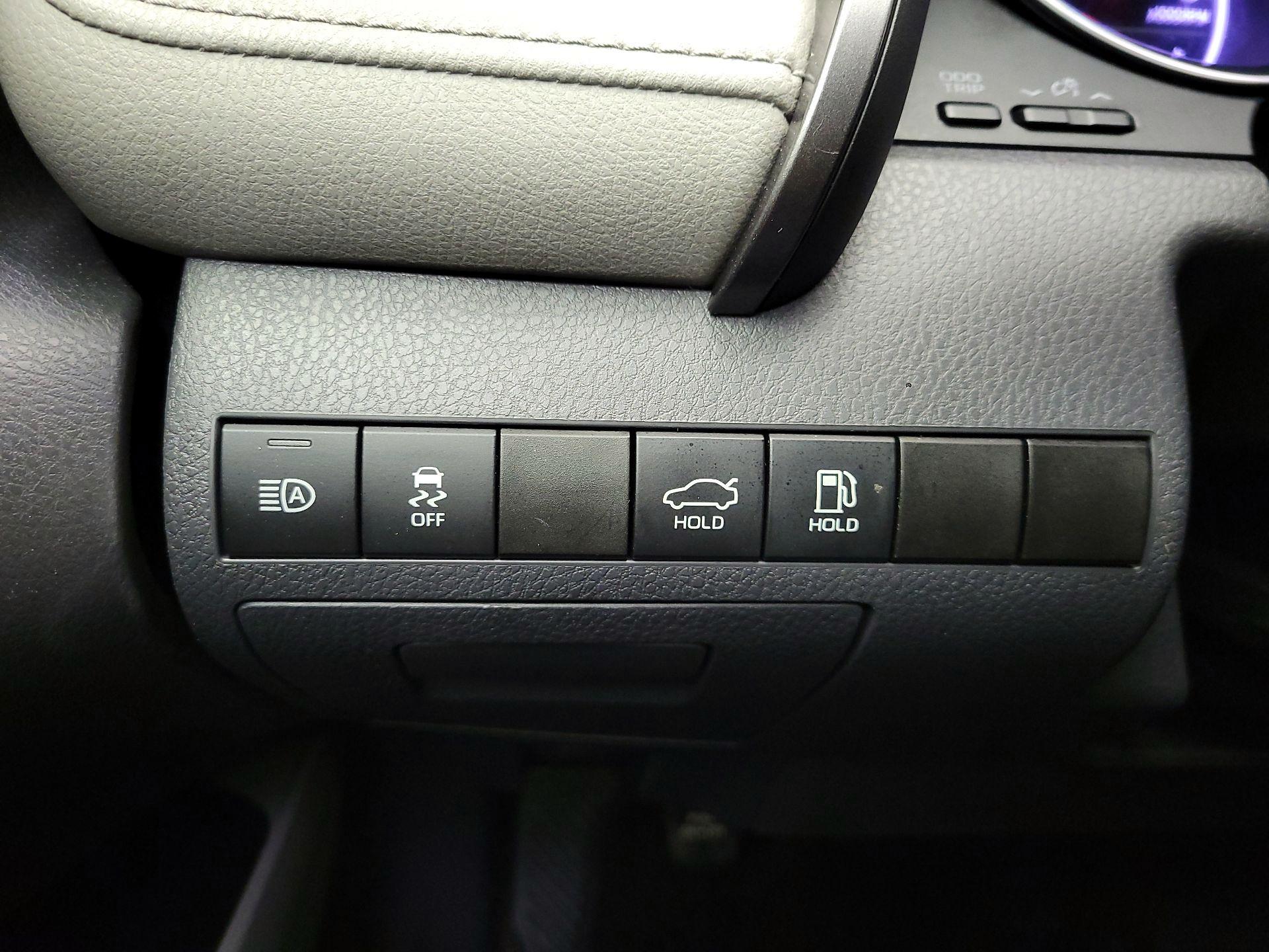 Thumbnail: 2019 Toyota Camry - 13