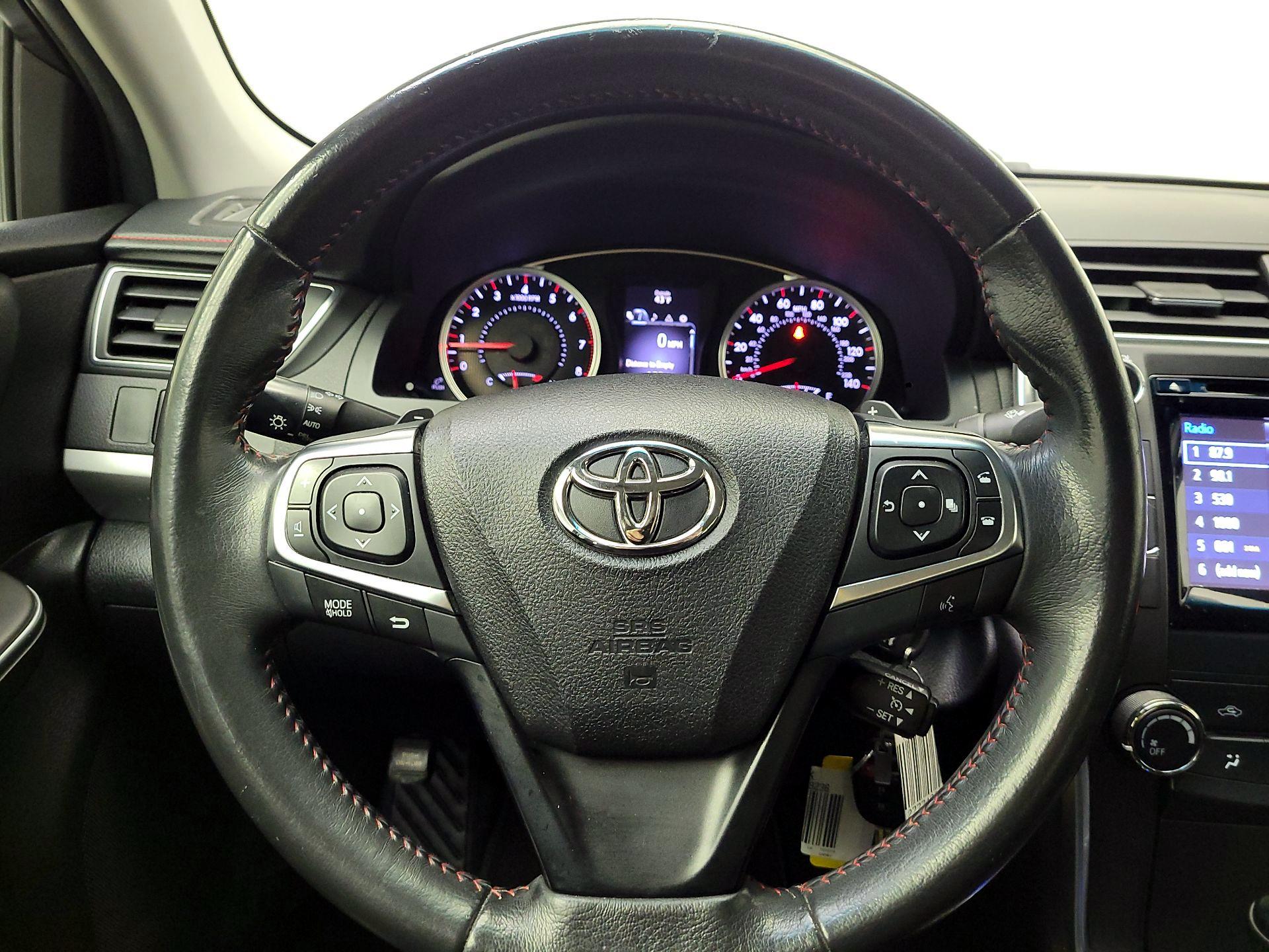 Thumbnail: 2016 Toyota Camry - 10