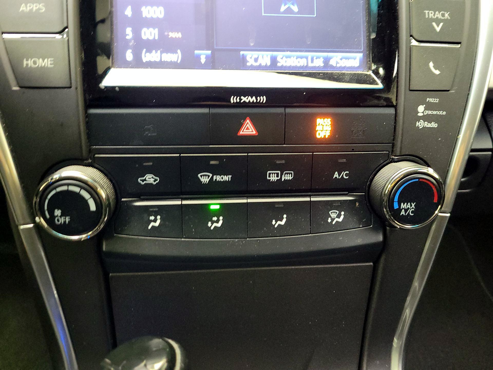 Thumbnail: 2016 Toyota Camry - 16