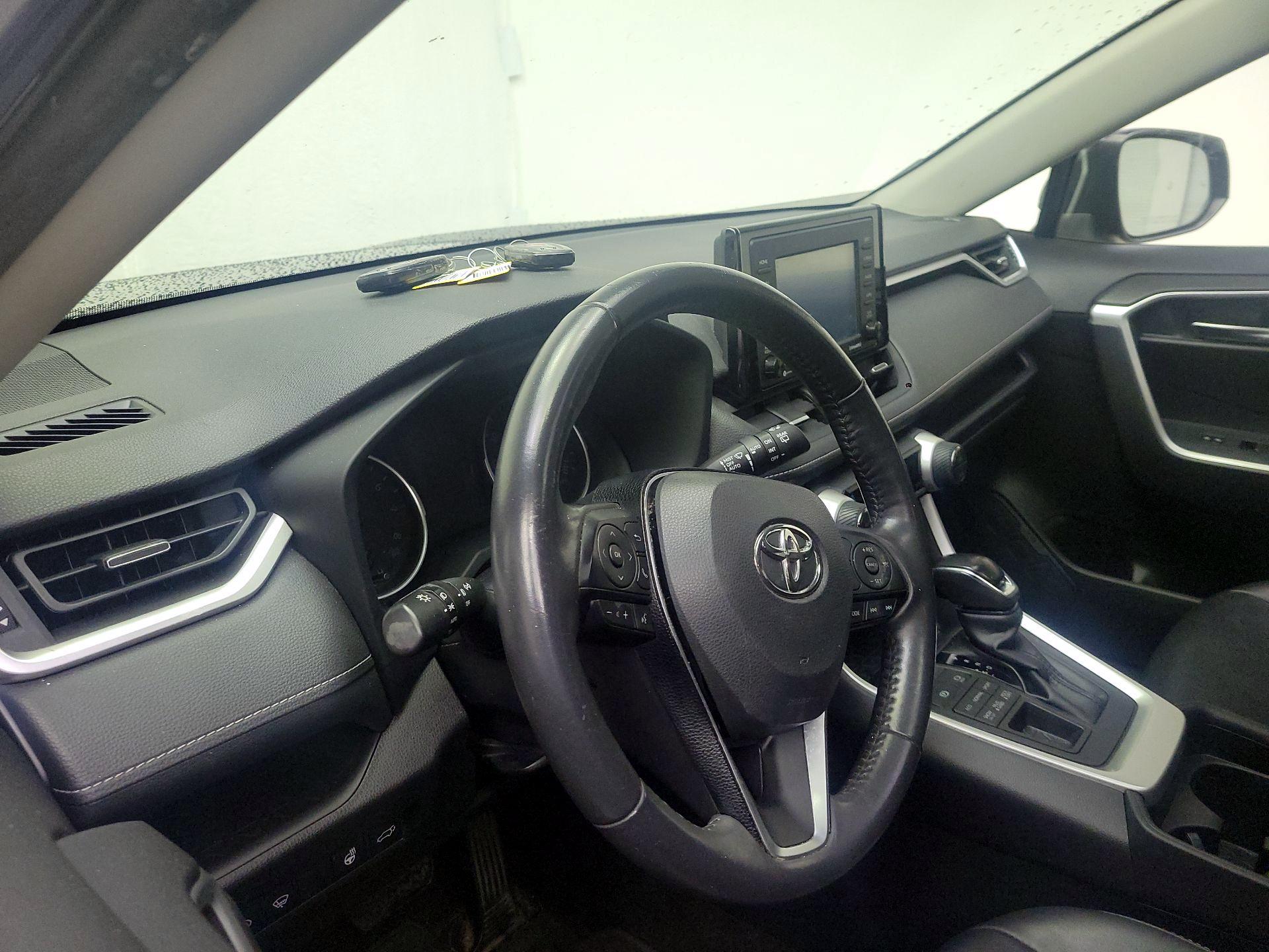 Thumbnail: 2020 Toyota RAV4 - 9