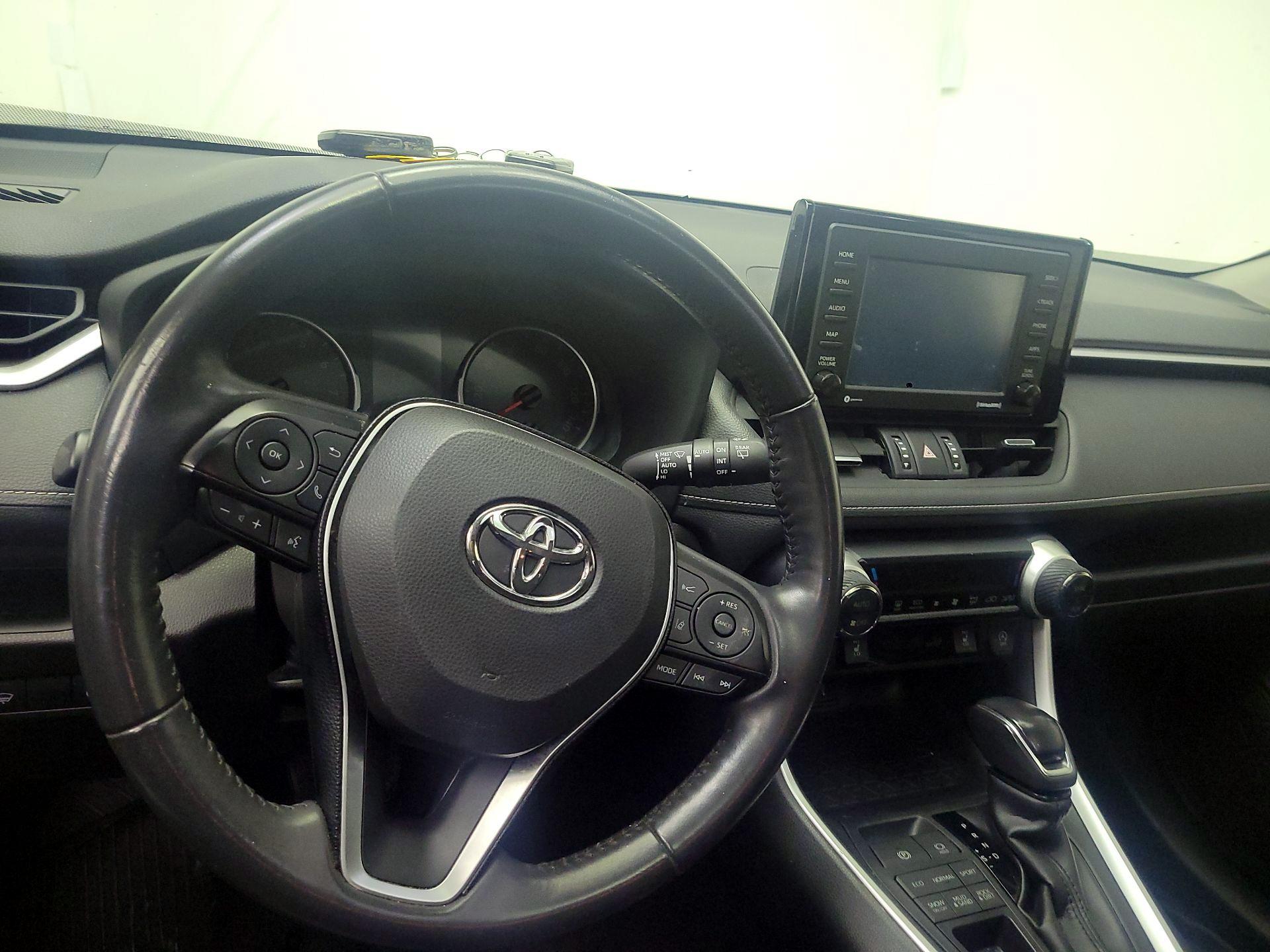 Thumbnail: 2020 Toyota RAV4 - 10