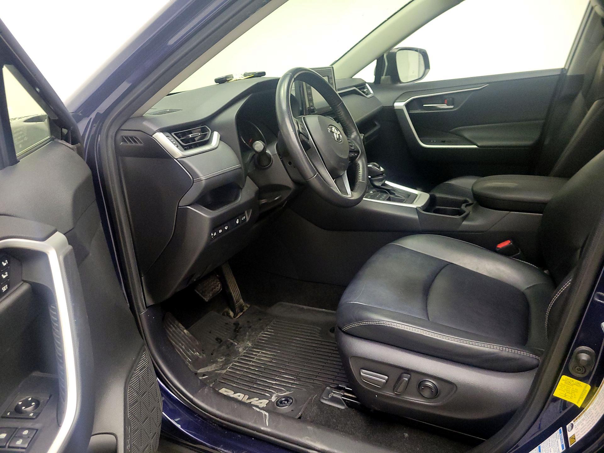 Thumbnail: 2020 Toyota RAV4 - 11