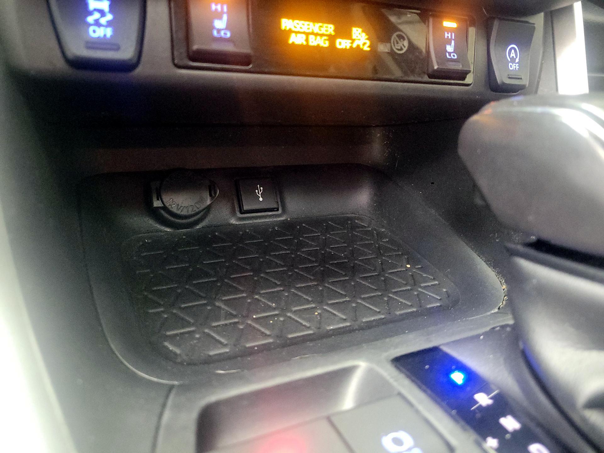 Thumbnail: 2020 Toyota RAV4 - 18